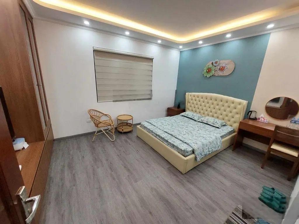 Bán căn hộ dịch vụ Cầu Giấy 323m2, 50 phòng, 60 tỷ, cho thuê 350 triệu/tháng ô tô, gần phố, đã fulL