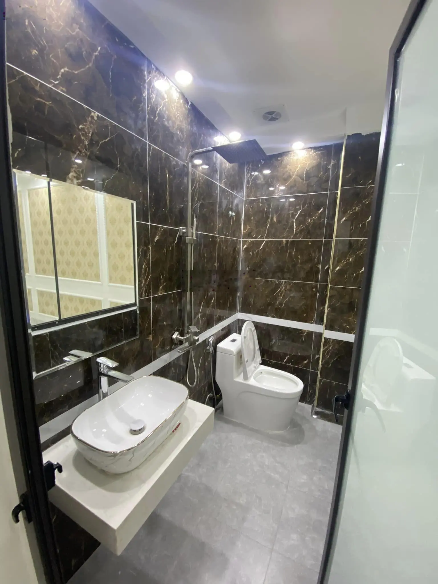 Chính chủ bán nhà 33M2 x 5 Tầng - 3 Ngủ đầy đủ công năng - ÔTô đỗ cổng