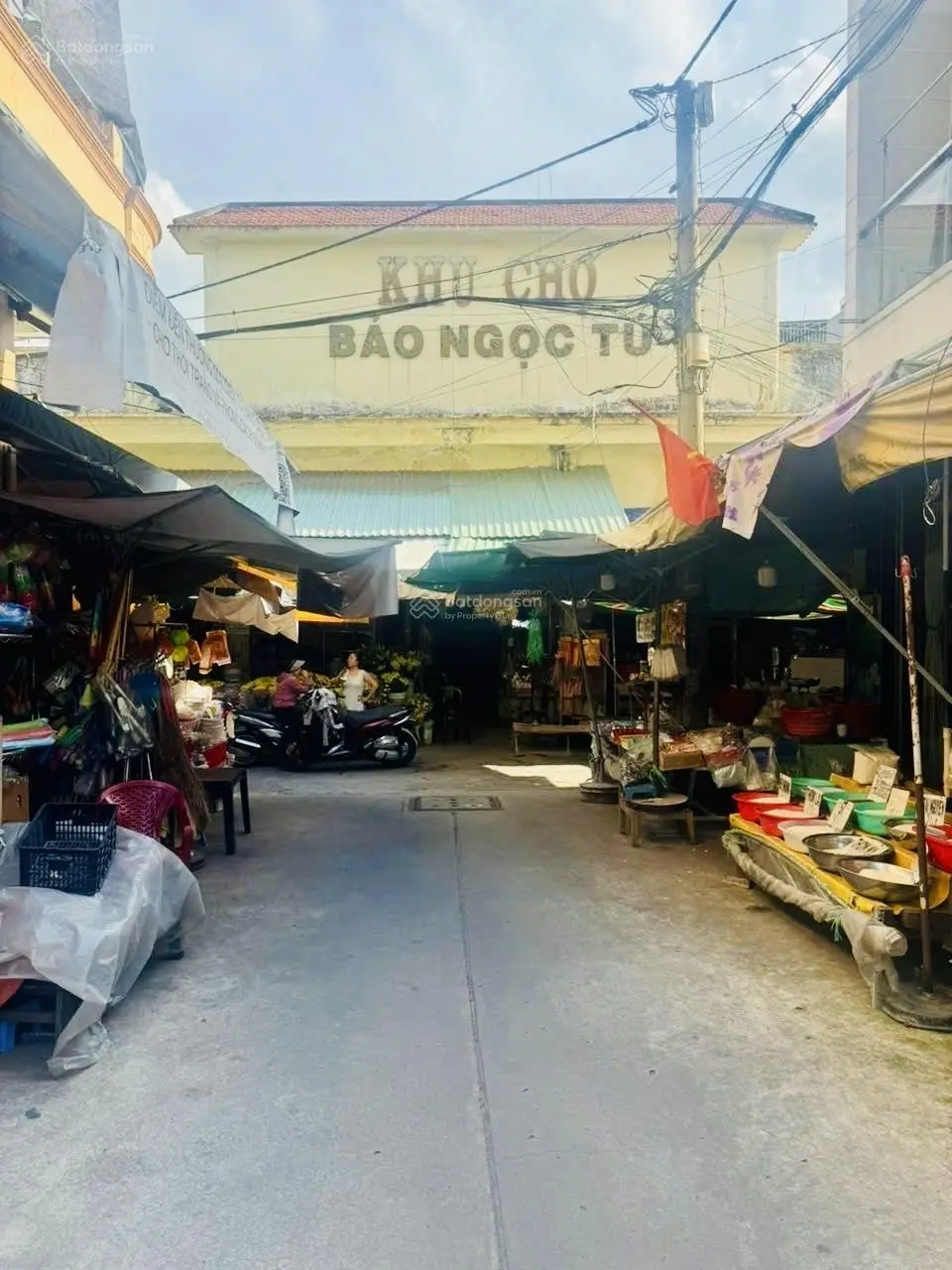 Siêu phẩm nhà phố giá tốt 2 tầng BTCT hẻm chuẩn 3m - 3 căn ra xe tải chạy Huỳnh Văn