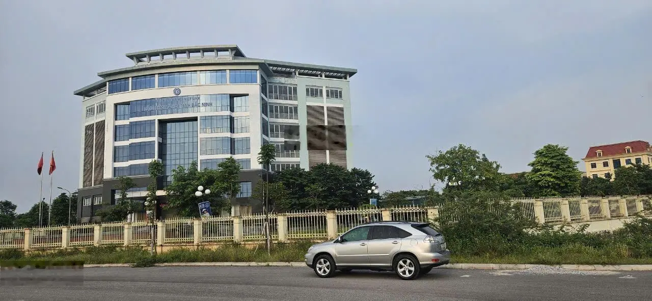 Cần bán 105 m2 đất sổ đỏ làn 2 trục đường to đối diện tòa nhà Điện Lực Tỉnh - Bắc Ninh