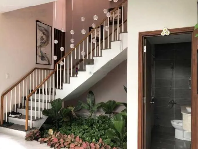 Bán biệt thự đẹp có sân vườn khu DC Làng Đại Học ABC, Phước Kiển. DT: 10x25m, 3 lầu, giá: 23.99 tỷ