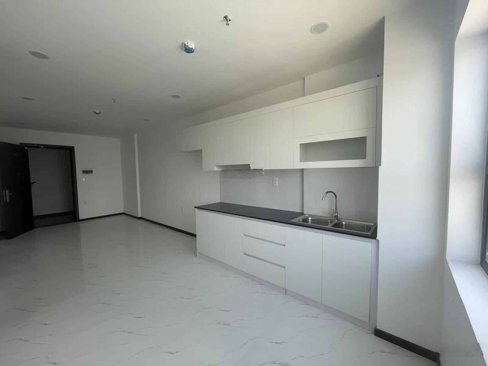 Cần tiền bán gấp căn hộ 61m2-2PN2WC bao thuế phí sang tên, LH 0766 128 ***