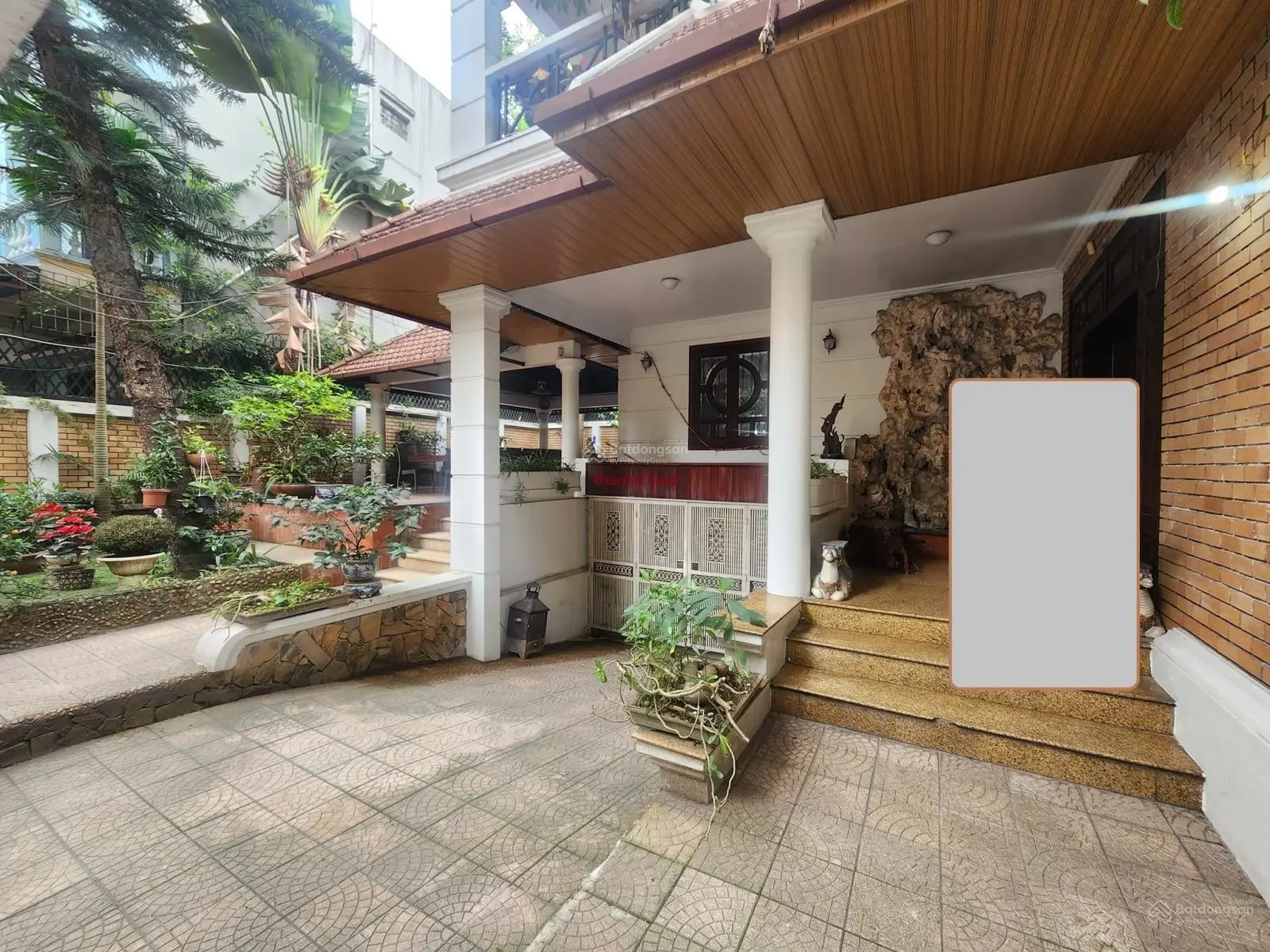 Bán gấp, biệt thự siêu VIP phường Dịch Vọng 250m2 x 4 tầng, giá 63 tỷ