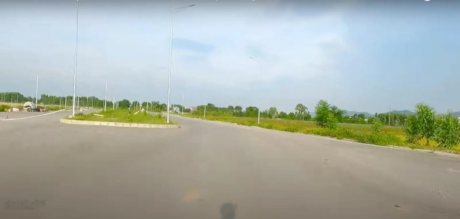 80m2 hướng đông nam, không vướng, không lỗi. Giá để bán 2.2 tỷ.