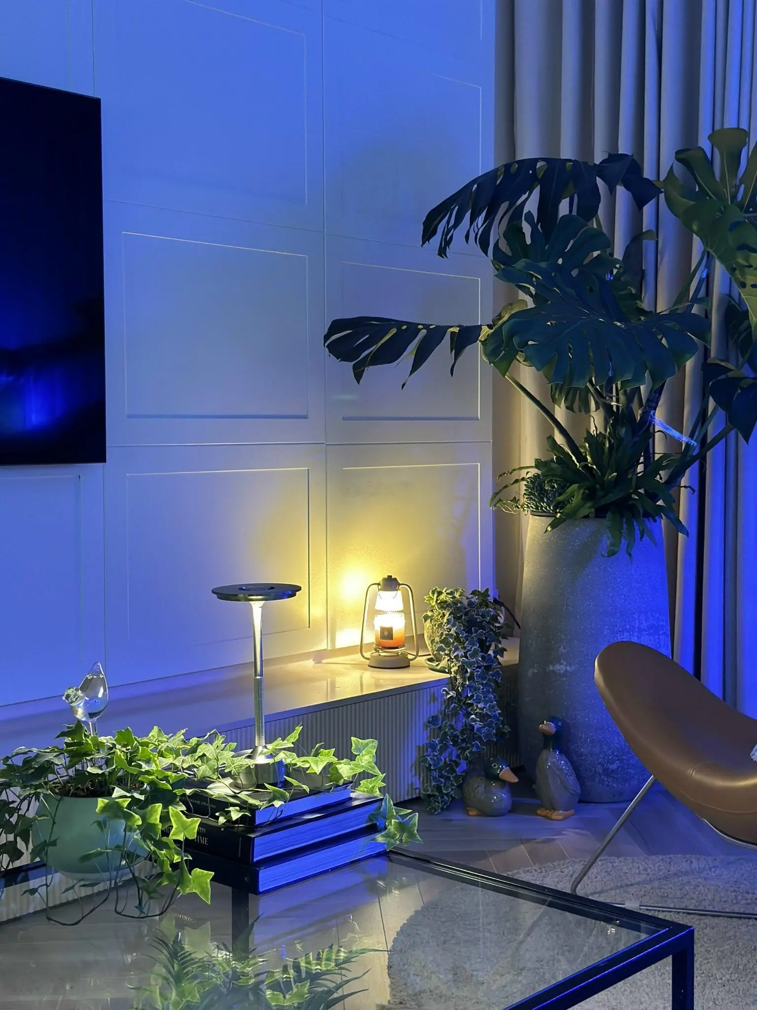(Căn mới) Chủ nhà gửi e bán gấp căn hộ 2PN+1 DT 82.6m2 ban công TN, view hồ Linh Đàm, full nội thất