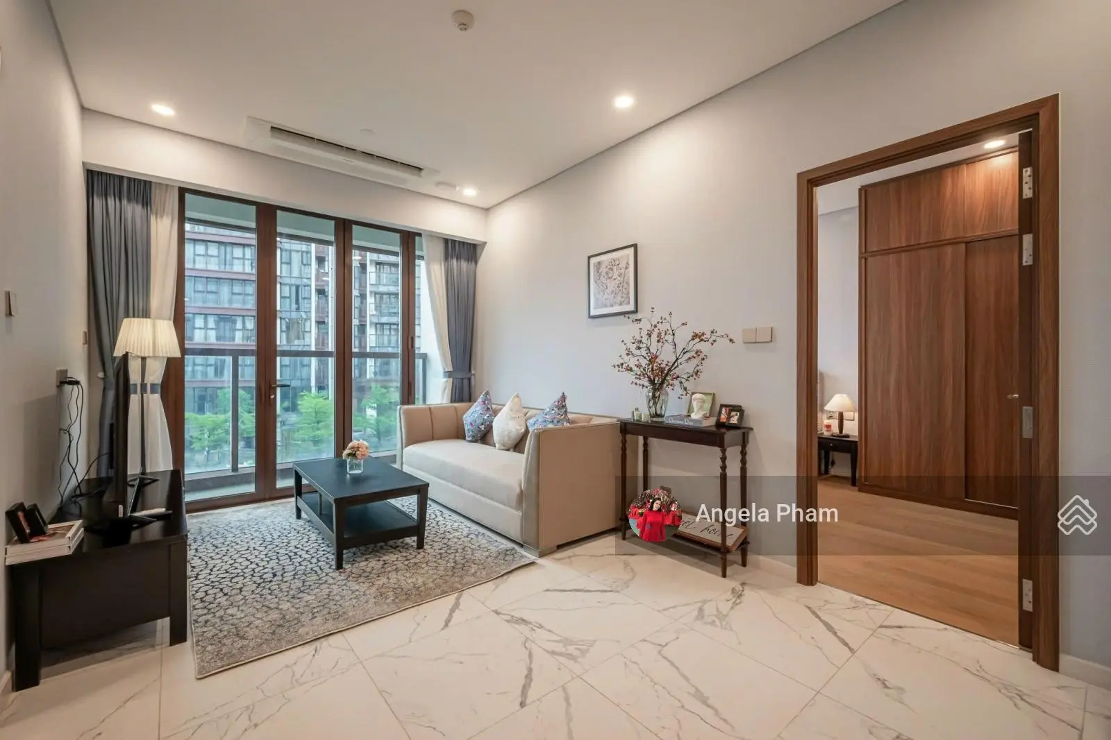 Bán 2 phòng ngủ Galleria - Metropole view đẹp giá tốt 13,5 tỷ