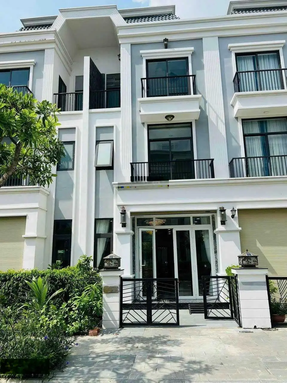 Khách ngộp bán lỗ căn nhà 1 trệt 2 lầu giá 2,7 tỷ. LH 0973 013 ***