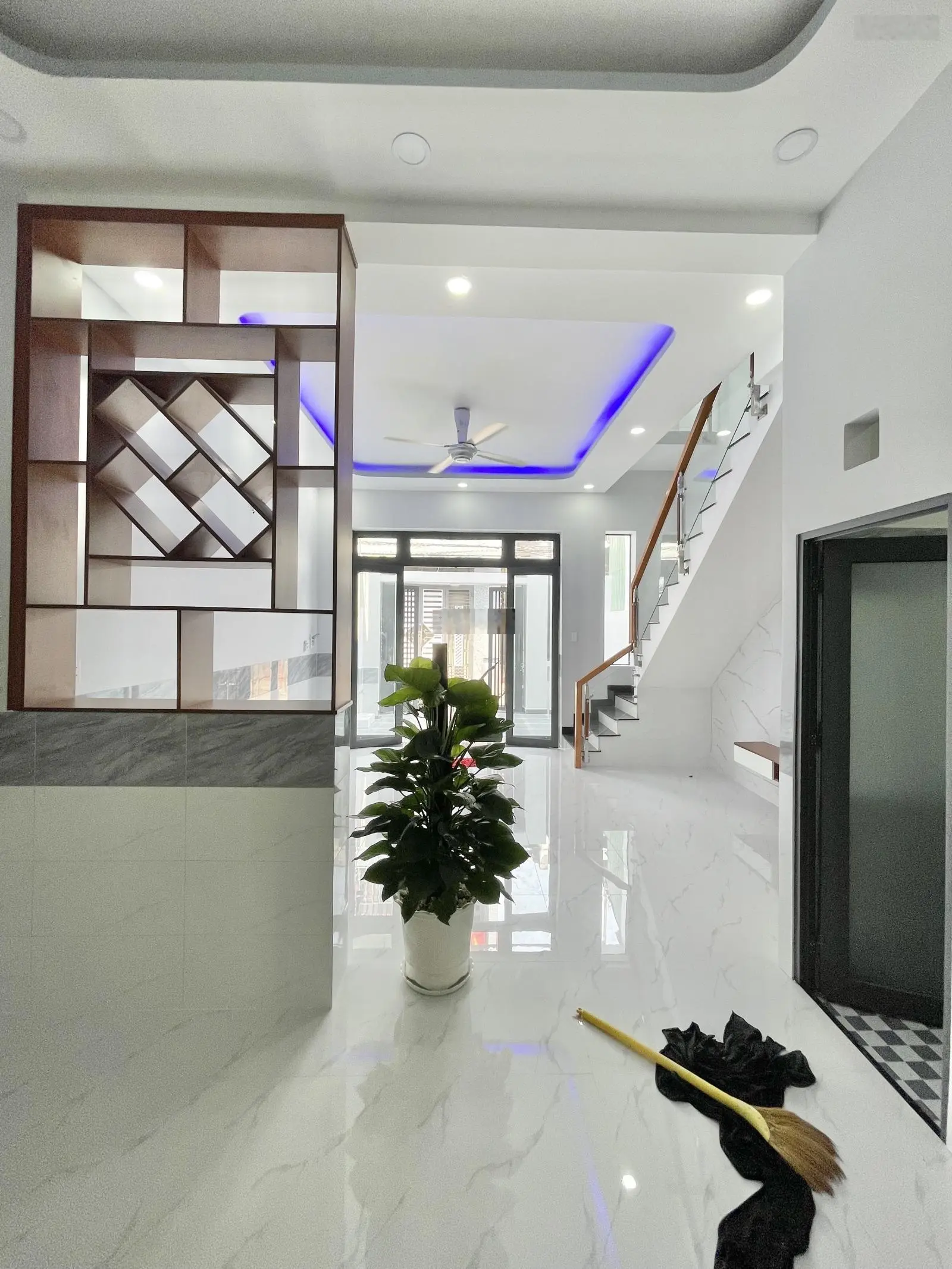 Cần bán nhà mới hoàn thiện ngang 5M ngay đường nguyễn đức thiệu phường dĩ an vào 1 sẹc tới nhà