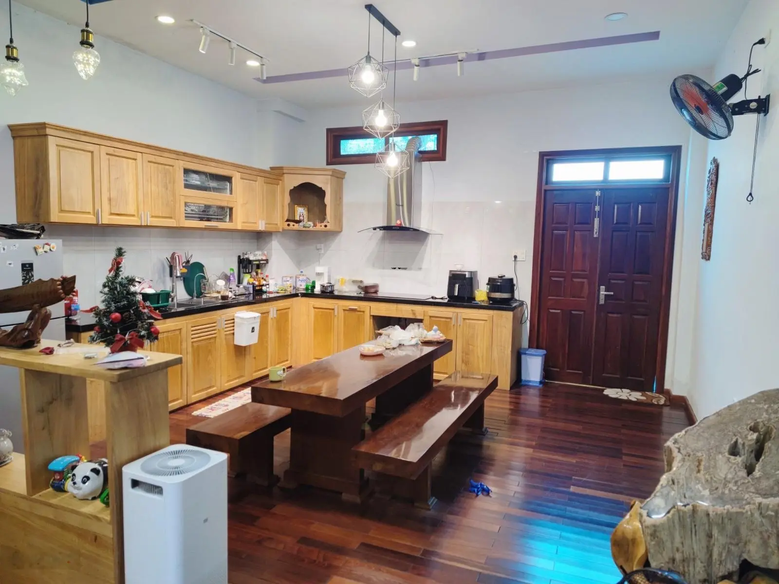 Bán nhà 3 tầng KĐT Lê Hồng Phong 2, 90m2 có sân để ô tô, full nội thất gỗ hiện đại!