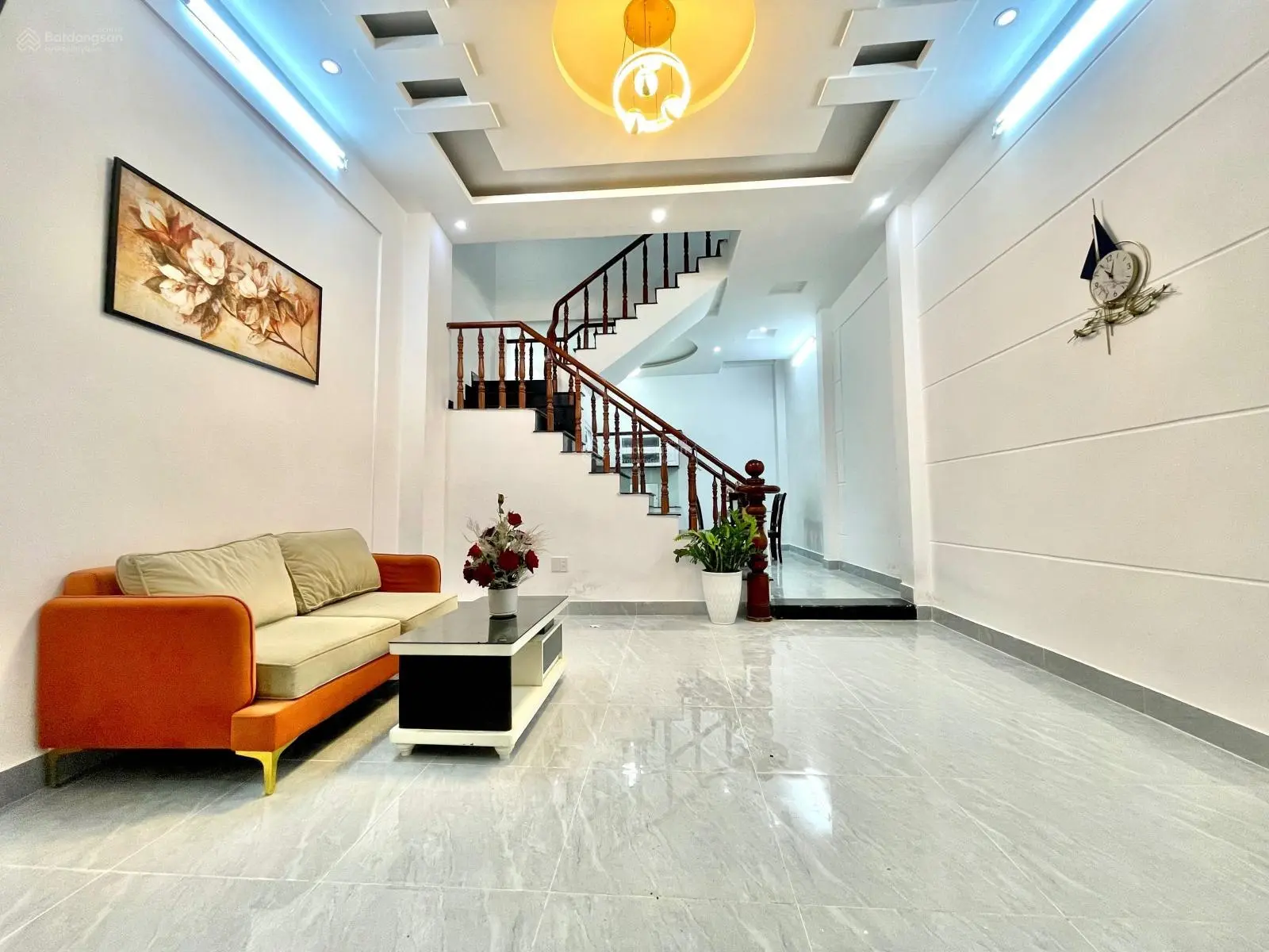 Cần bán gấp nhà 1trệt, 1lầu ~ 54m2 (SHR). (Hình thật 100%)