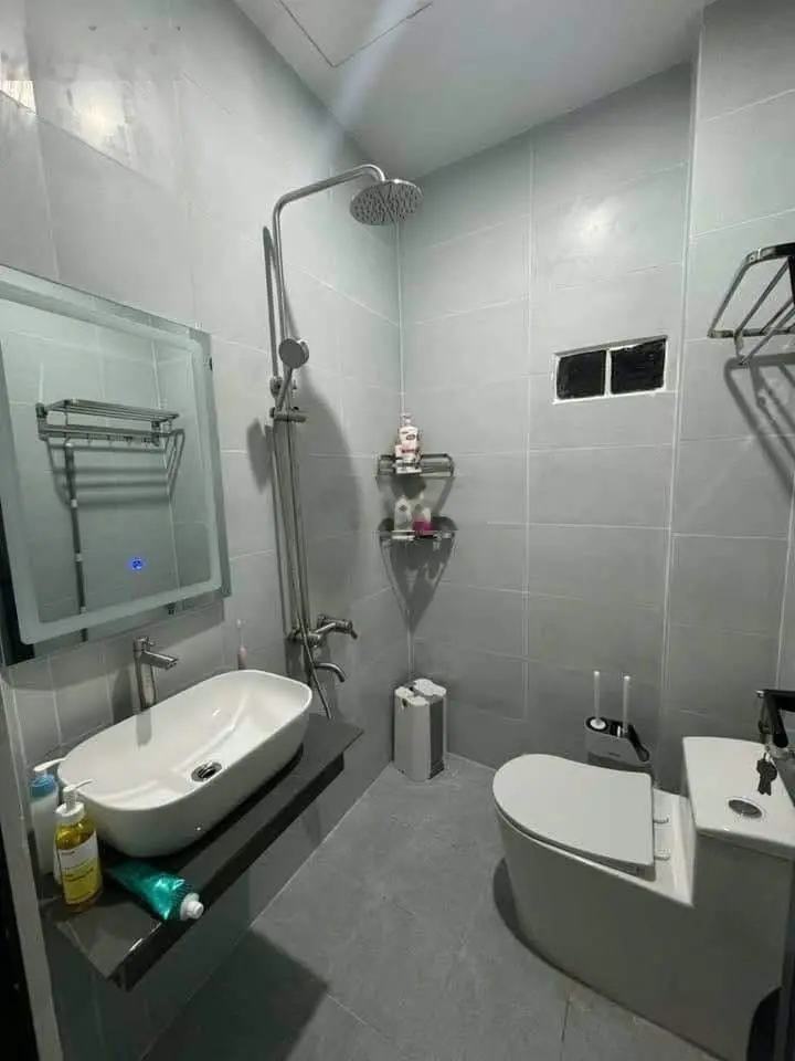 Bán nhà mới sát Phước Bình - 2 tầng ở ngay - giảm sâu chỉ 7 tỷ