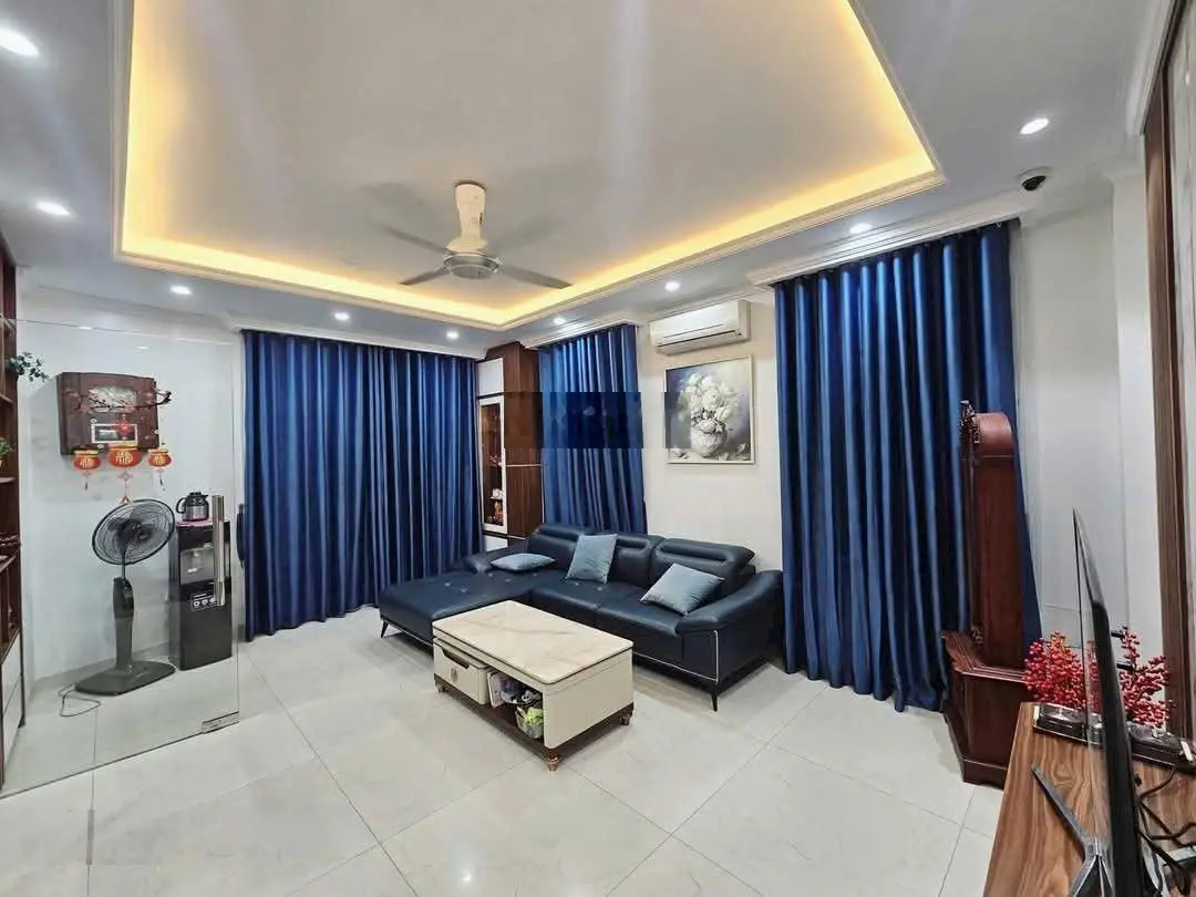 Nhỉnh 12 Tỷ Nhà 6 Tầng Oto vào nhà, Cách Phố 1 Nhà, Lô góc, Trung Tâm Cầu Giấy