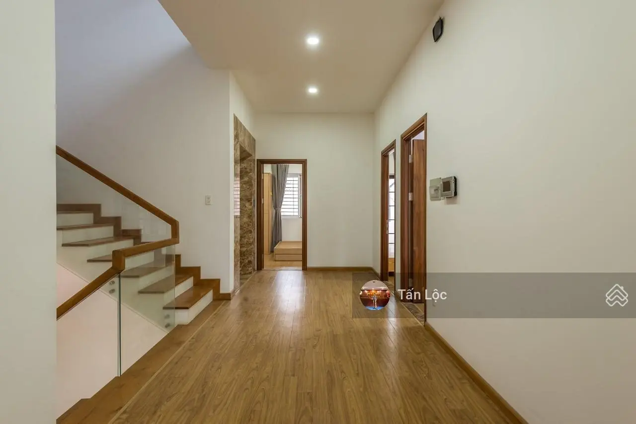 Bán biệt thự mặt tiền 204 Nguyễn Văn Hưởng, Q2. DT 10x16m 3 tầng áp mái giá chỉ 35 tỷ - Siêu đẹp
