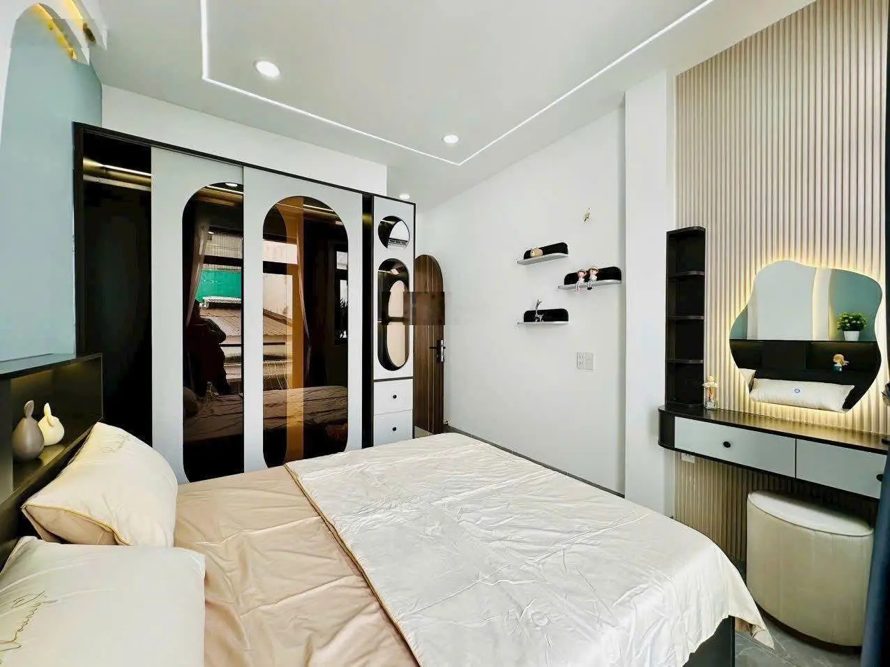 Bán nhà Phạm Văn Bạch, Tân Bình, 51.2m2 (3.2x16m), gần chợ, sân bay, SHR, HXH, Thái 0947489255