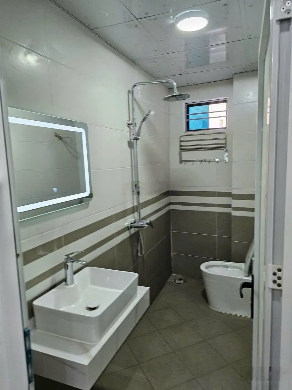 Bán nhà mới đẹp 5 tầng tại đường Đại Mỗ, ô tô đỗ cách nhà 10m nhỉnh 5, x tỷ, cách Aeon Hà Đông 300m