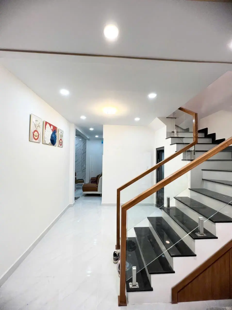 * Bán nhà riêng, TNP B, Quận 9. DTSD: 86.6m2, 2lầu, SHR, nở hậu, 3PN, nhà mới, nhỉnh 4 tỷ