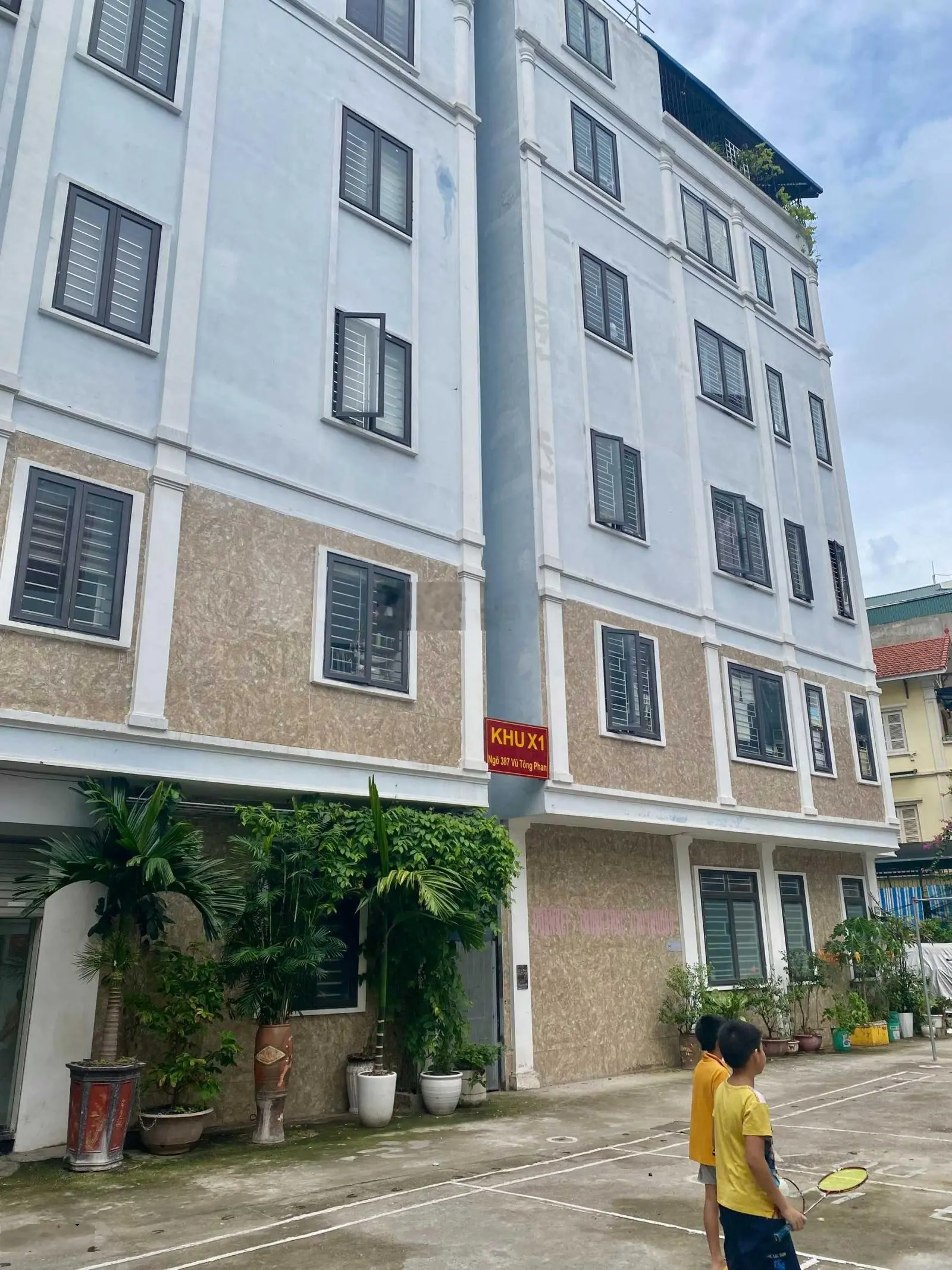 Cần bán nhà 42m2, MT 3,3m, 4 tầng, ngõ Vũ Tông Phan, phân lô ô tô tránh, cho thuê 17tr/th, 8,5 tỷ