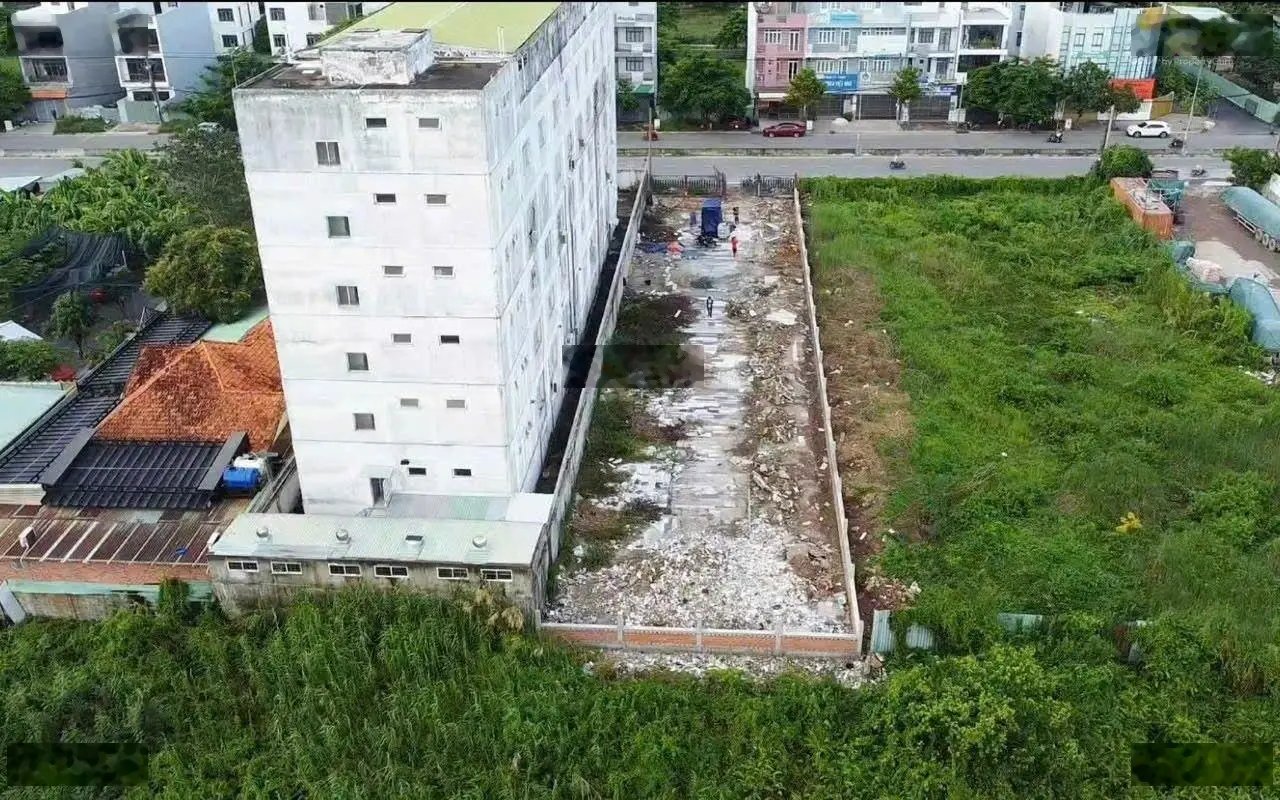 Cần bán gấp đất mặt tiền đường Liên Phường, Tp Thủ Đức. Dt: 958m2, giá bán 93 Tỷ TL