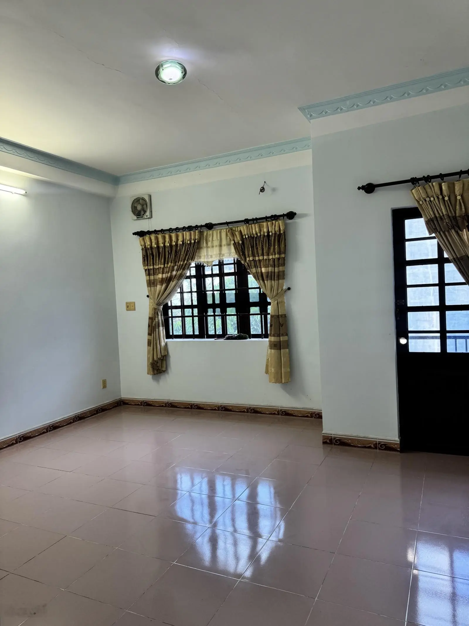 Chính chủ gửi bán căn nhà mặt tiền đường 49 phường bình trưng đông Q2. Tp thủ Đức