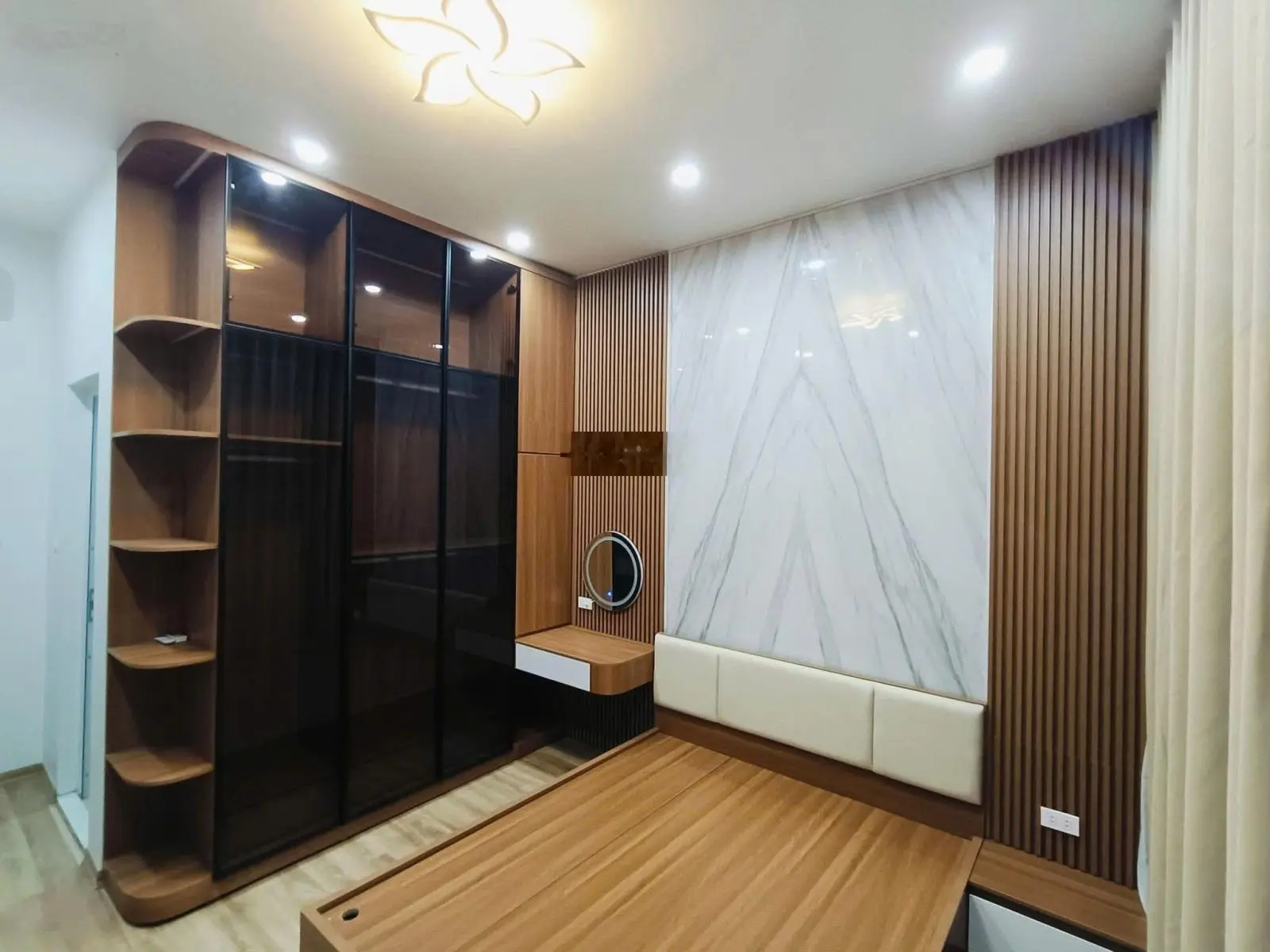 Đẳng cấp! Nguyễn Phúc Lai - Phân lô - Ô tô - 43m2 - 4 tầng - 15.5 tỷ