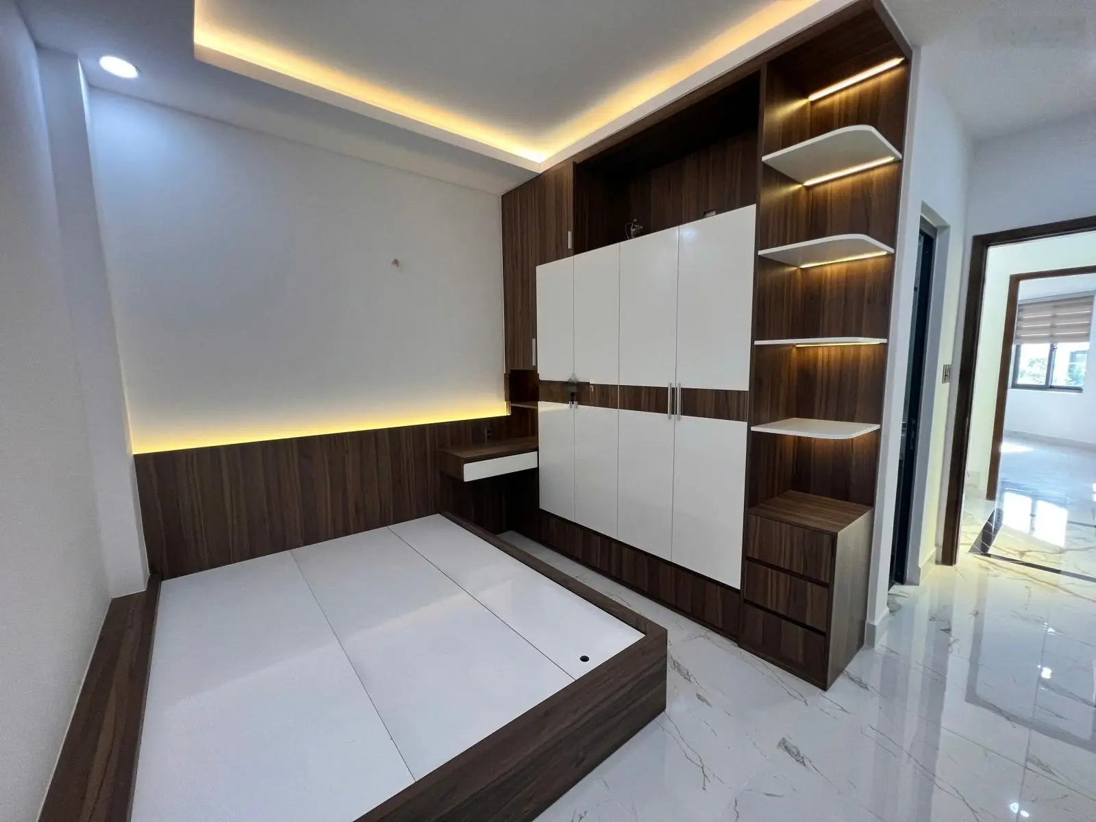 Cực phẩm nhà 6 tầng HXH (căn góc) Hồng Lạc, P10, TB, HCM, 4.3 x 13.6m - CN 47.8m2, giá 9.6 tỷ TL