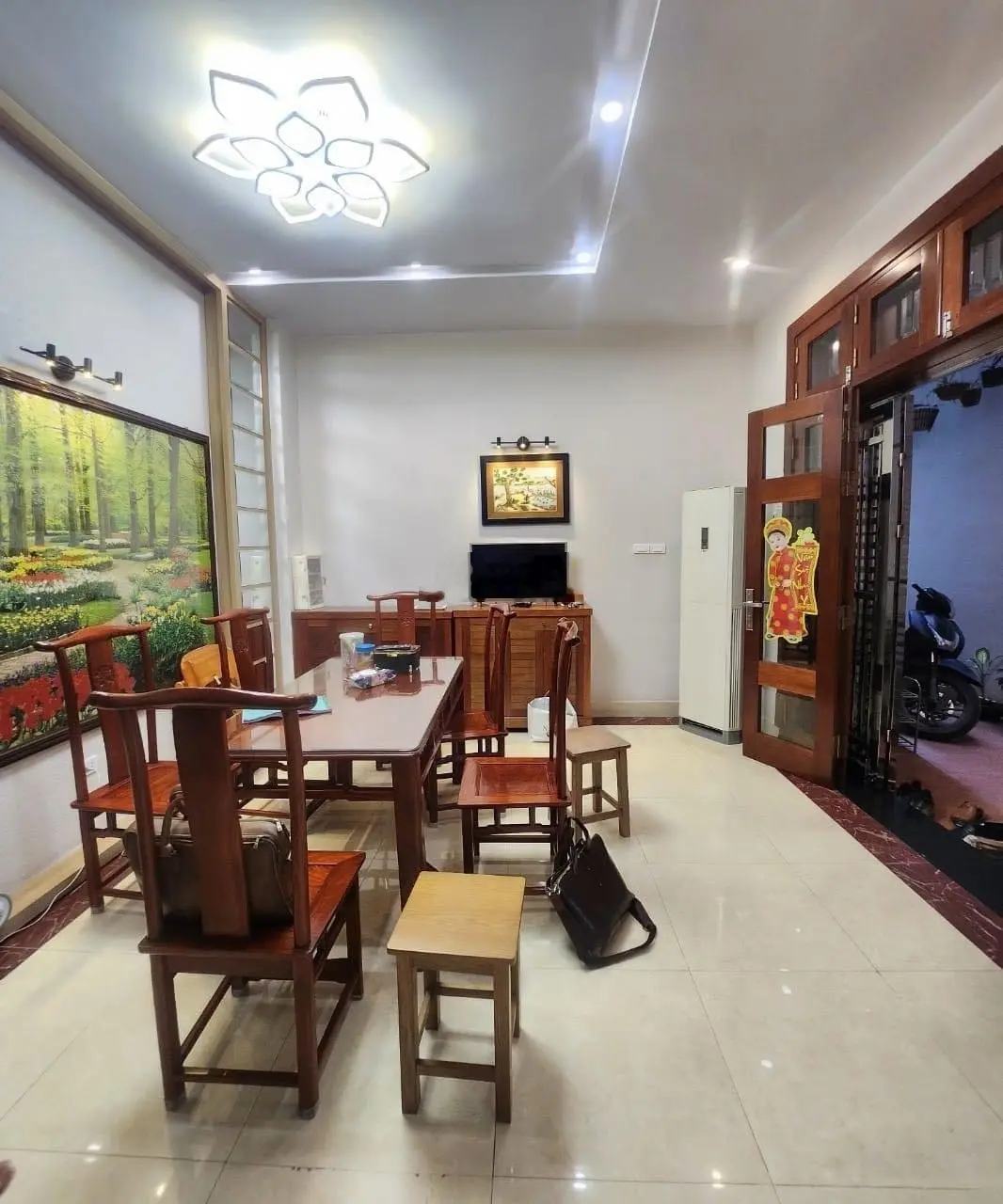 Đây rồi! Nhà đẹp ở ngay 57m2 - 5 tầng - MT 4m - Lạc Long Quân, Tây Hồ - 50m ô tô tránh - chỉ 7.2 tỷ
