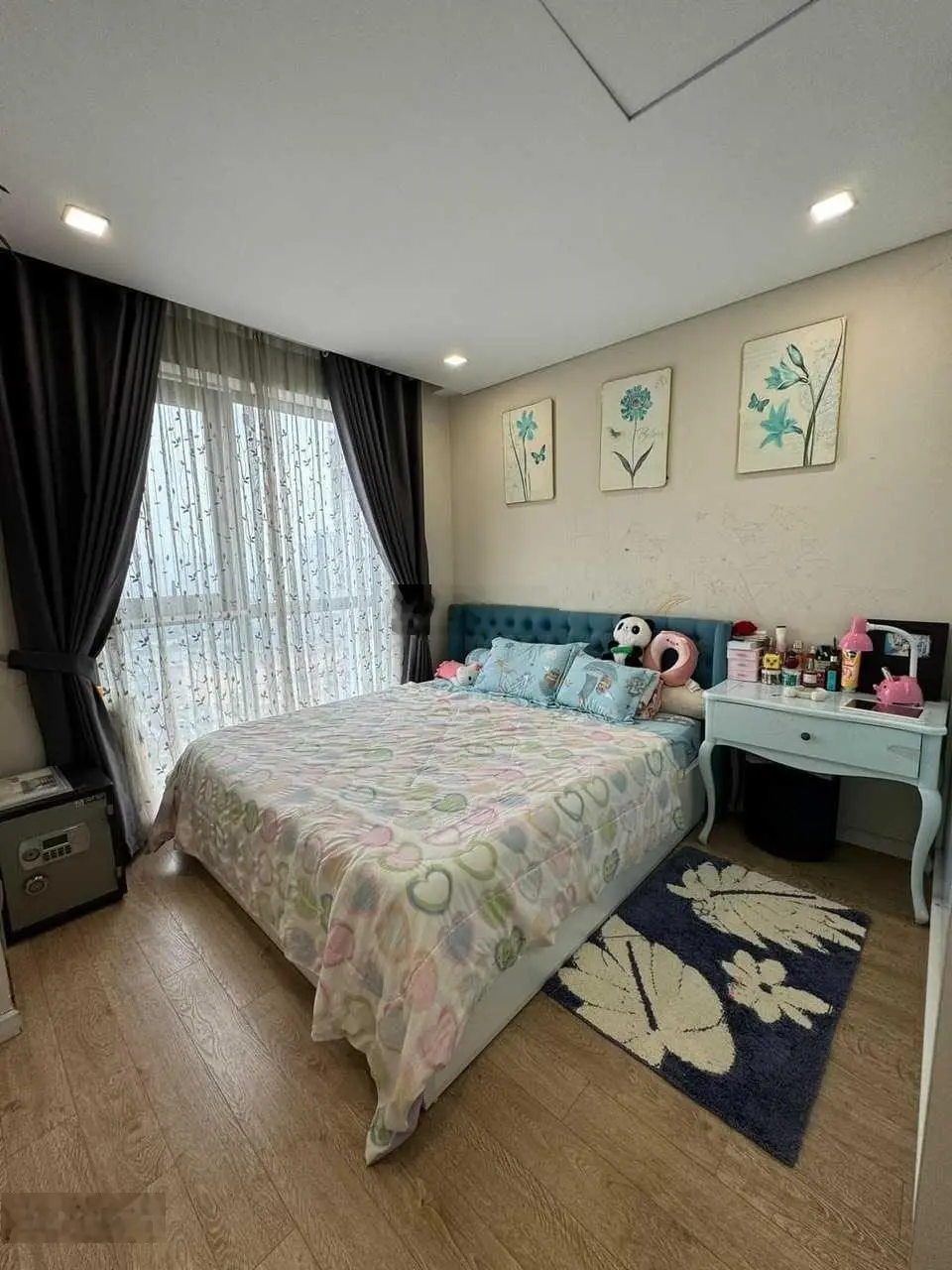 Cần báN 2PN, Rivera Park vị trí căn góc hướng Đông Nam Tây Bắc tầng trung, có slot ô tô sổ lâu dài