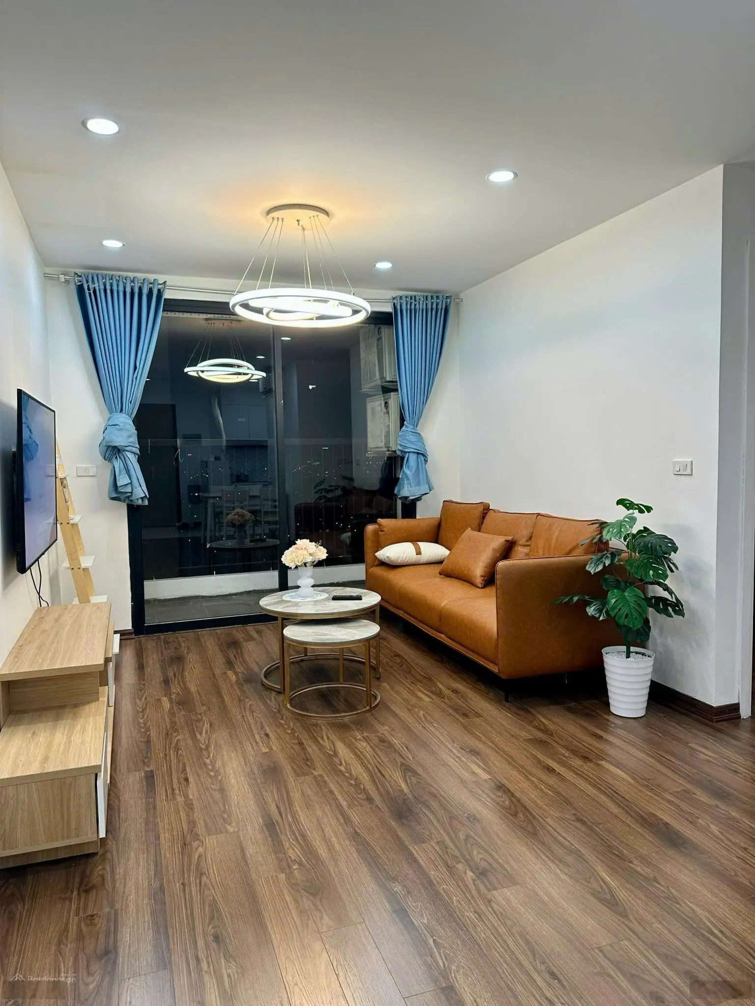 Cần bán căn hộ chung cư Thành Phố Giao Lưu 2 PN - 74m2 căn góc full đồ giá 4 tỷ bao phí