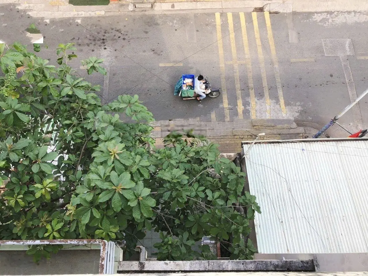 Nhà 3 tầng mặt tiền đường thông Phước Long B - Quận 9 - vừa ở vừa kinh doanh, có vỉa hè, ngang 5m
