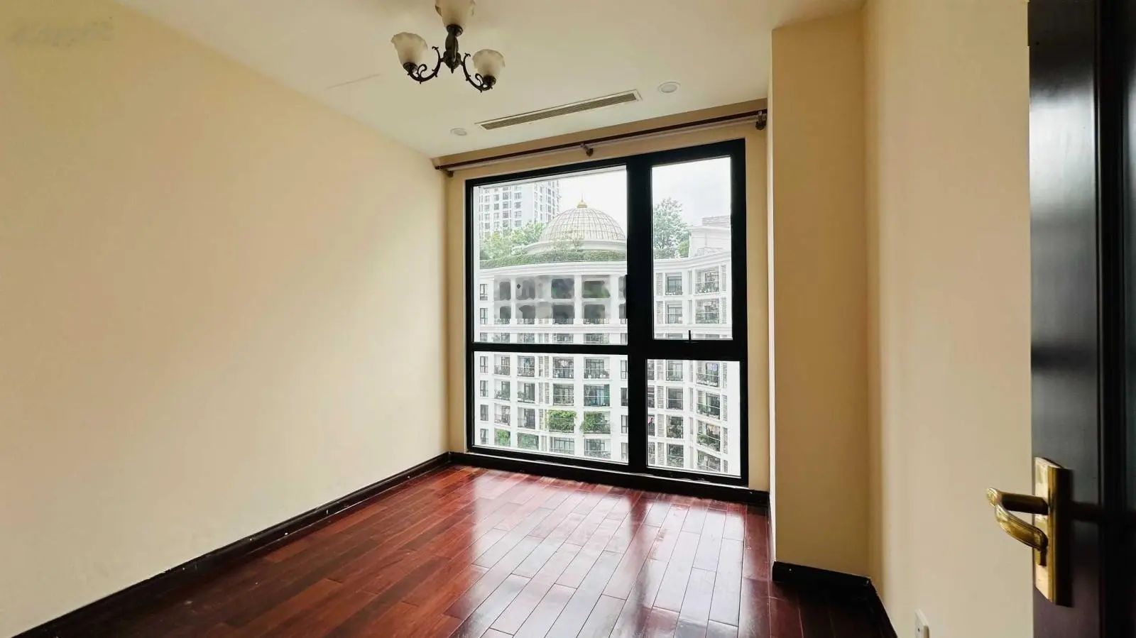 Chính chủ bán căn 3 PN 143m2 full đồ tại Green Diamond 93 Láng Hạ, ban công Tây Bắc view hồ, sổ đỏ