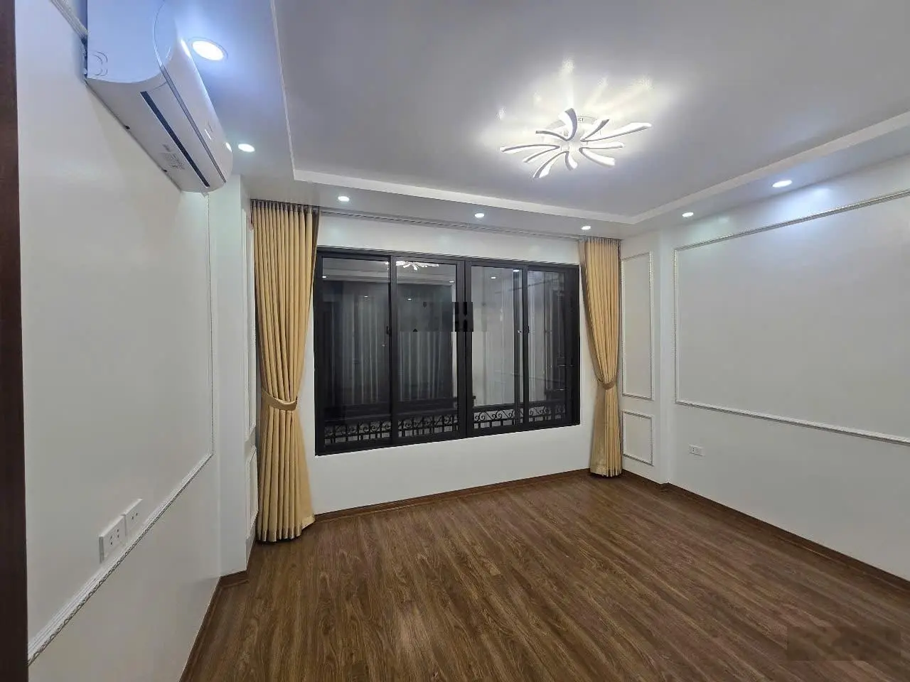 Bán nhà riêng Cầu Giấy - chỉ hơn 9 tỷ - 45m2 - 6 ngủ
