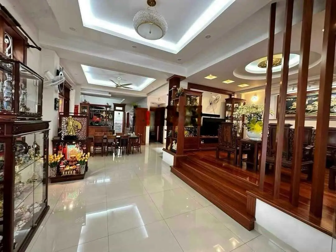 Biệt thự đẹp - hầm 3 lầu full nội thất - 10 x 20m - ngay công viên cao đức lân - chỉ 42 tỷ