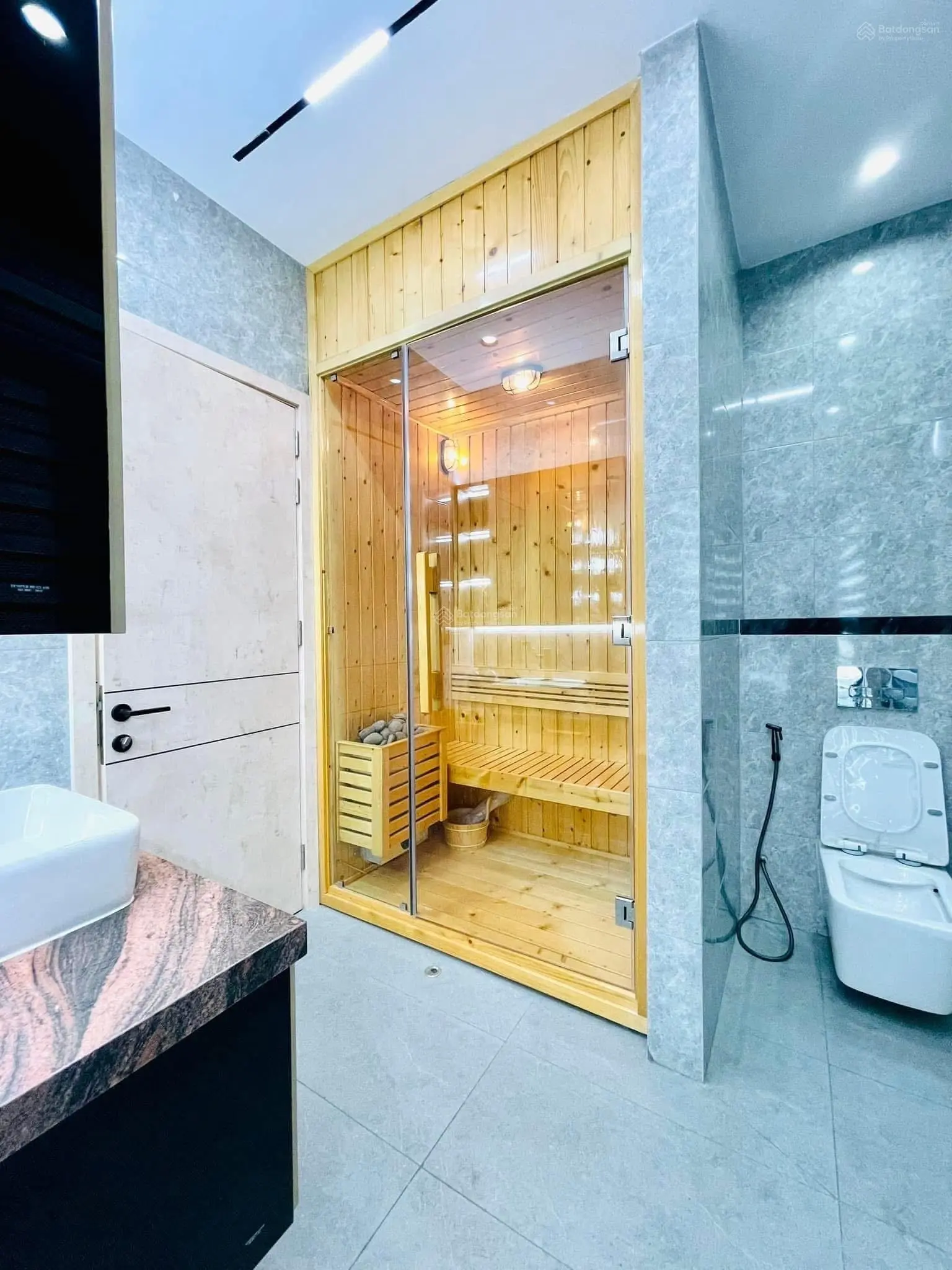 Bán nhà góc 2 mặt tiền trung tâm quận 4 vị trí vàng cho kinh doanh & đầu tư 100m2/3tỷ1