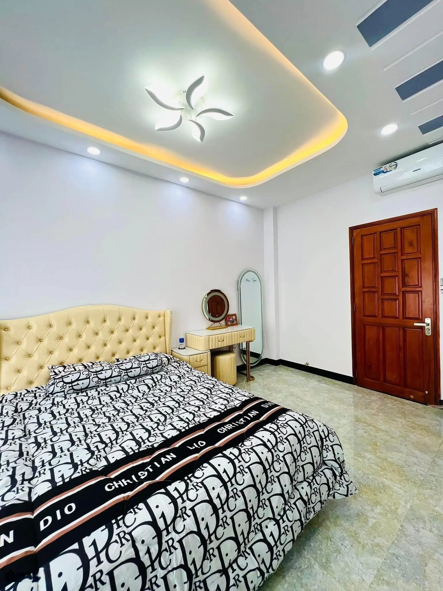 Bán nhà riêng 1/ đường Chấn Hưng, Tân Bình, 42m2 - view đẹp, chính chủ