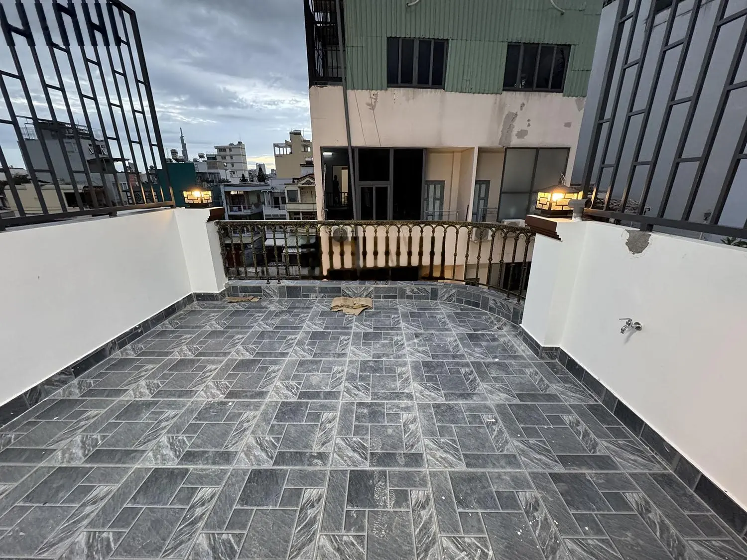 Tuyệt phẩm đẹp lung linh 3 lầu (4mx12m=48m2 vuông vức) mới 100% hẻm xe hơi khu VIP Hồ Xuân Hương