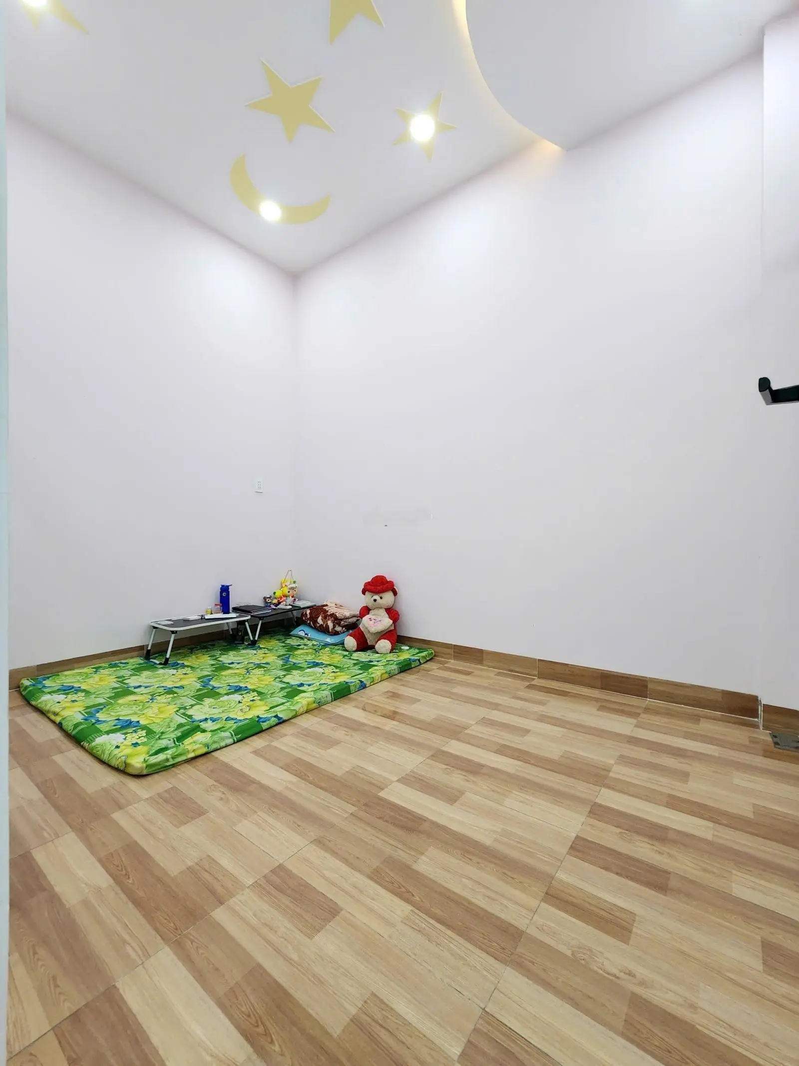 3.5 Tỷ TL nhà trệt, lầu 101.5m2 đường thông gần trường TH Lê Thị Trung