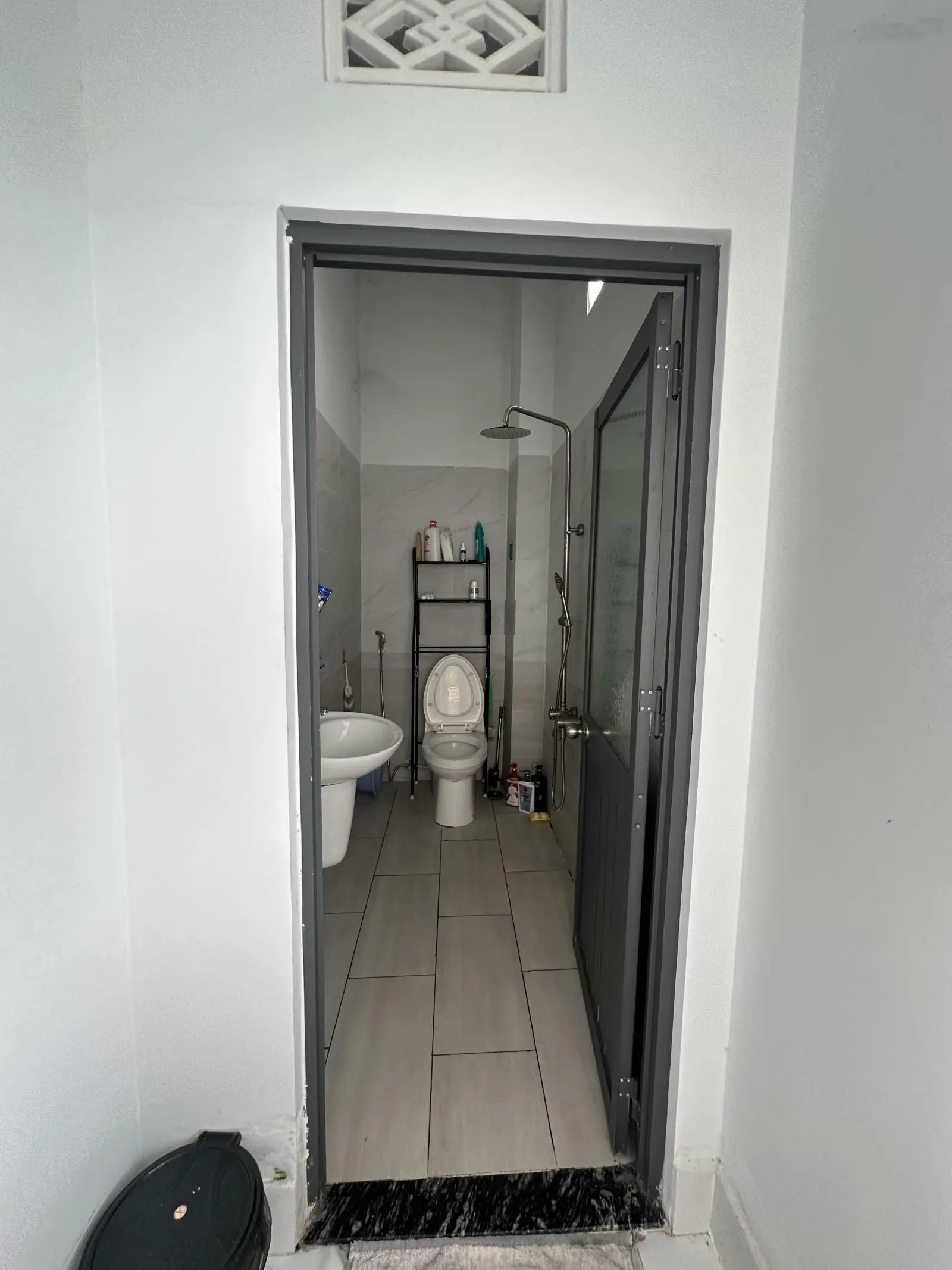 Nhà một trệt 1 lầu gần chợ trảng dài ,hồ bơi phương nam Biên hoà , đồng nai giá rẻ sổ riêng thổ cư