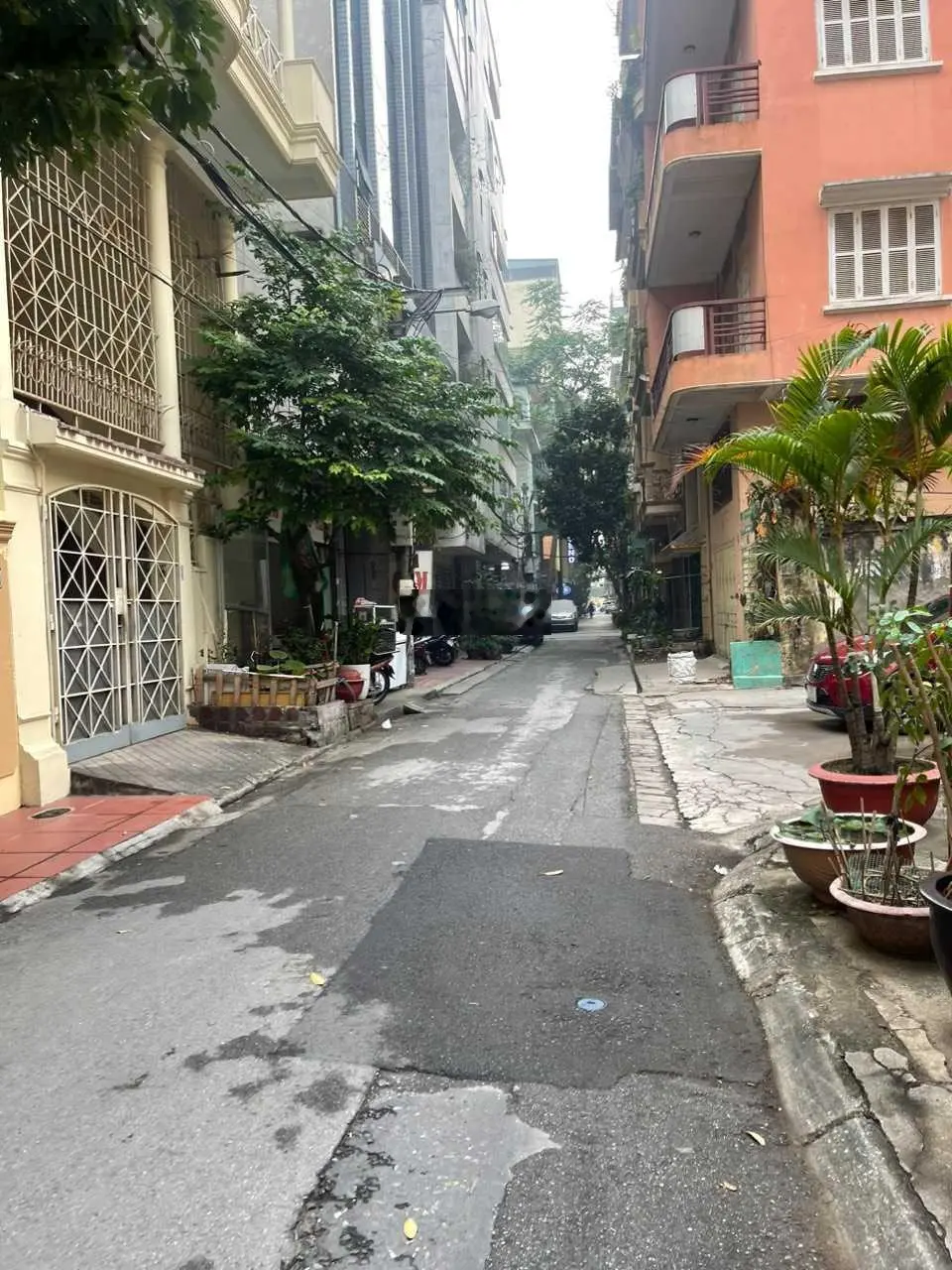 Cần bán nhà tại Hoàng Quốc Việt, DT 65m2 xây 5 tầng, ngõ ô tô tránh, kinh doanh. Giá 19.85 tỷ