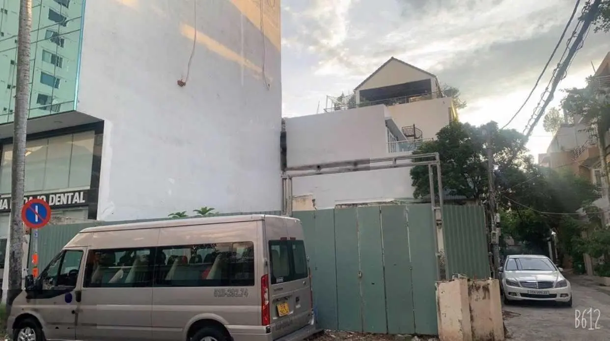 Siêu vip đất (C4) đường Nguyễn Gia Trí (D2) diện tích: 11x25m CN 270m2 70 tỷ CTXD: Hầm 7 tầng