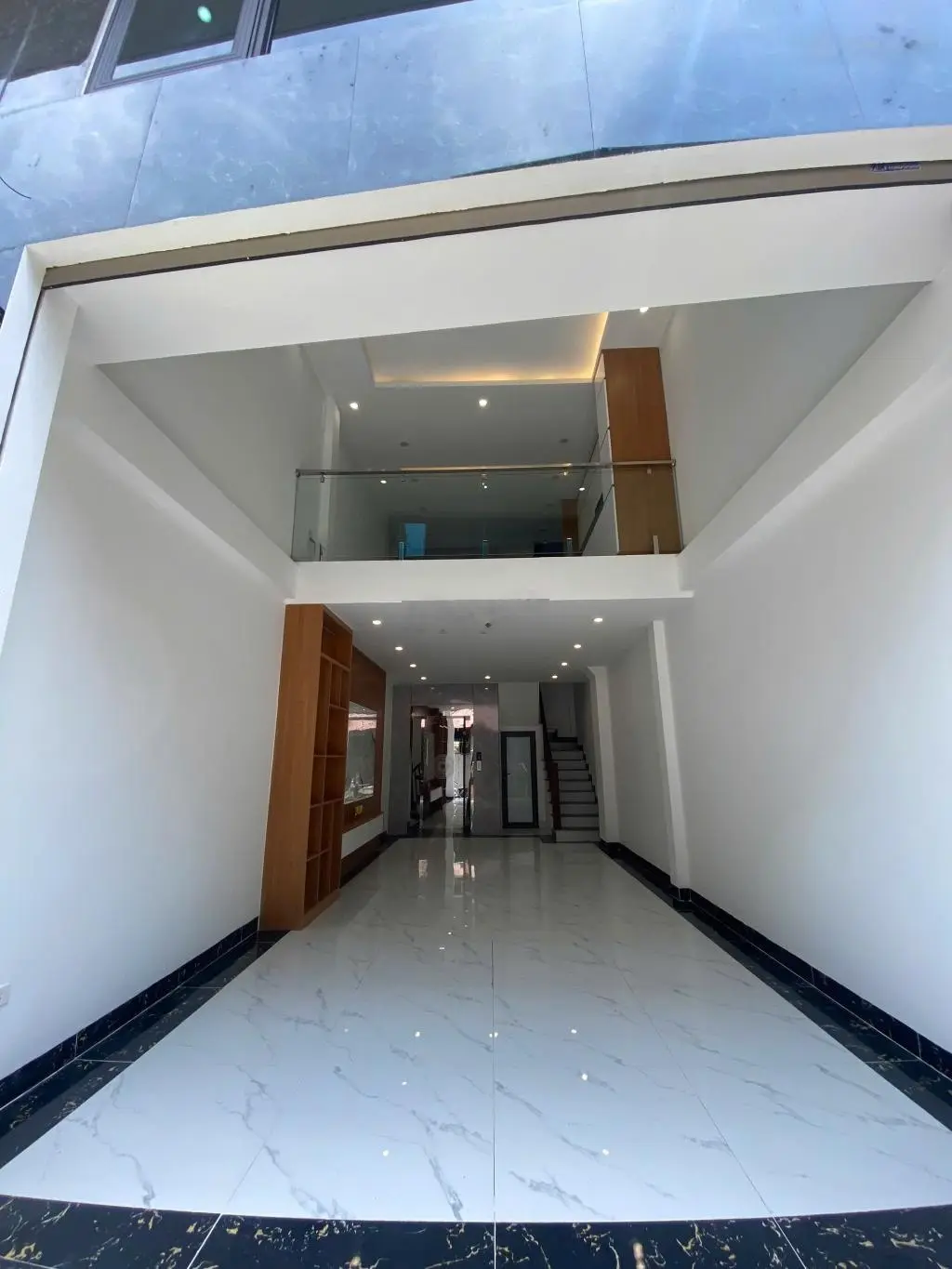 Nhà đẹp phố kẻ tạnh- giang biên- long biên.dt 50m * 6 tầng gara ô tô.nhú 9 tỷ.có tl.