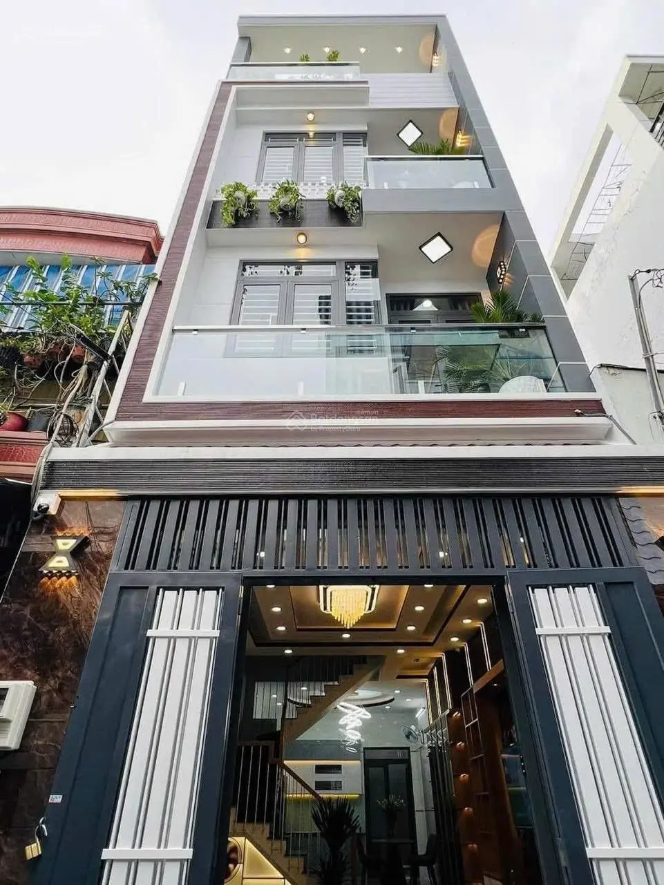 Dọn về quê sinh sống bán nhà Hẻm xe hơi Nhất Chi Mai Tân Bình. Giá chỉ 3tỷ9, diện tích 58m2