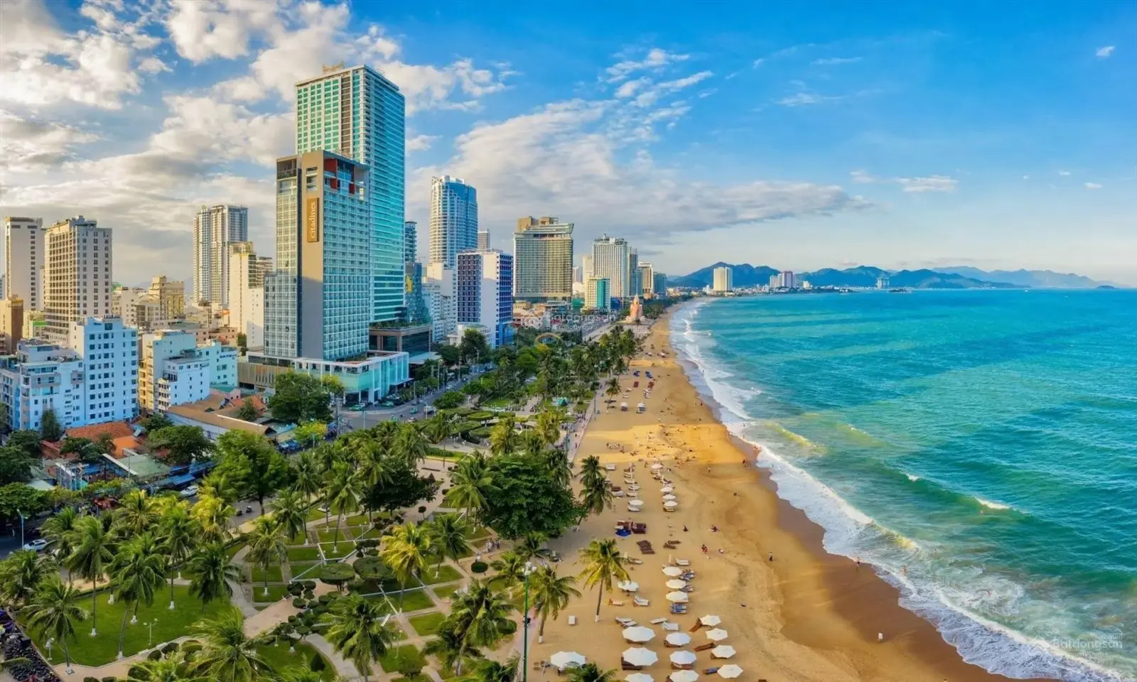 Bán khách sạn 6 tầng nằm góc đắc địa Phạm Văn Đồng và Phạm Ngọc Thạch cạnh bên toà Scenia Bay 5*
