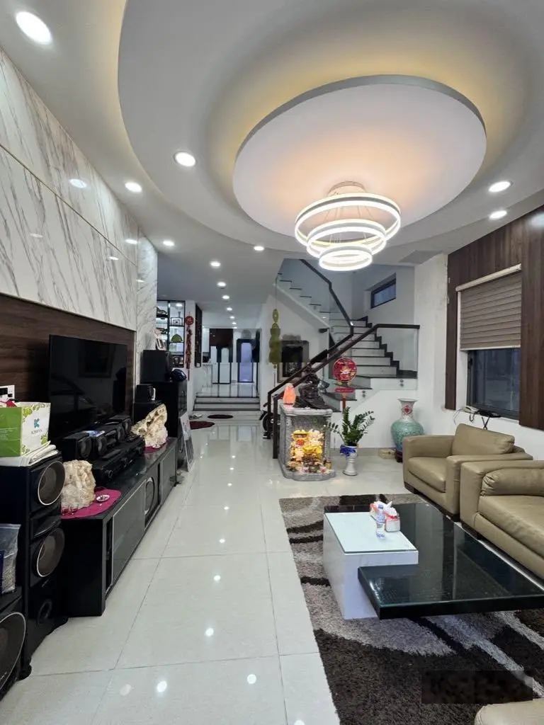 Bán căn biệt thự siêu hiếm - diện tích khủng, ngang 12m - mặt tiền Phan Châu Trinh
