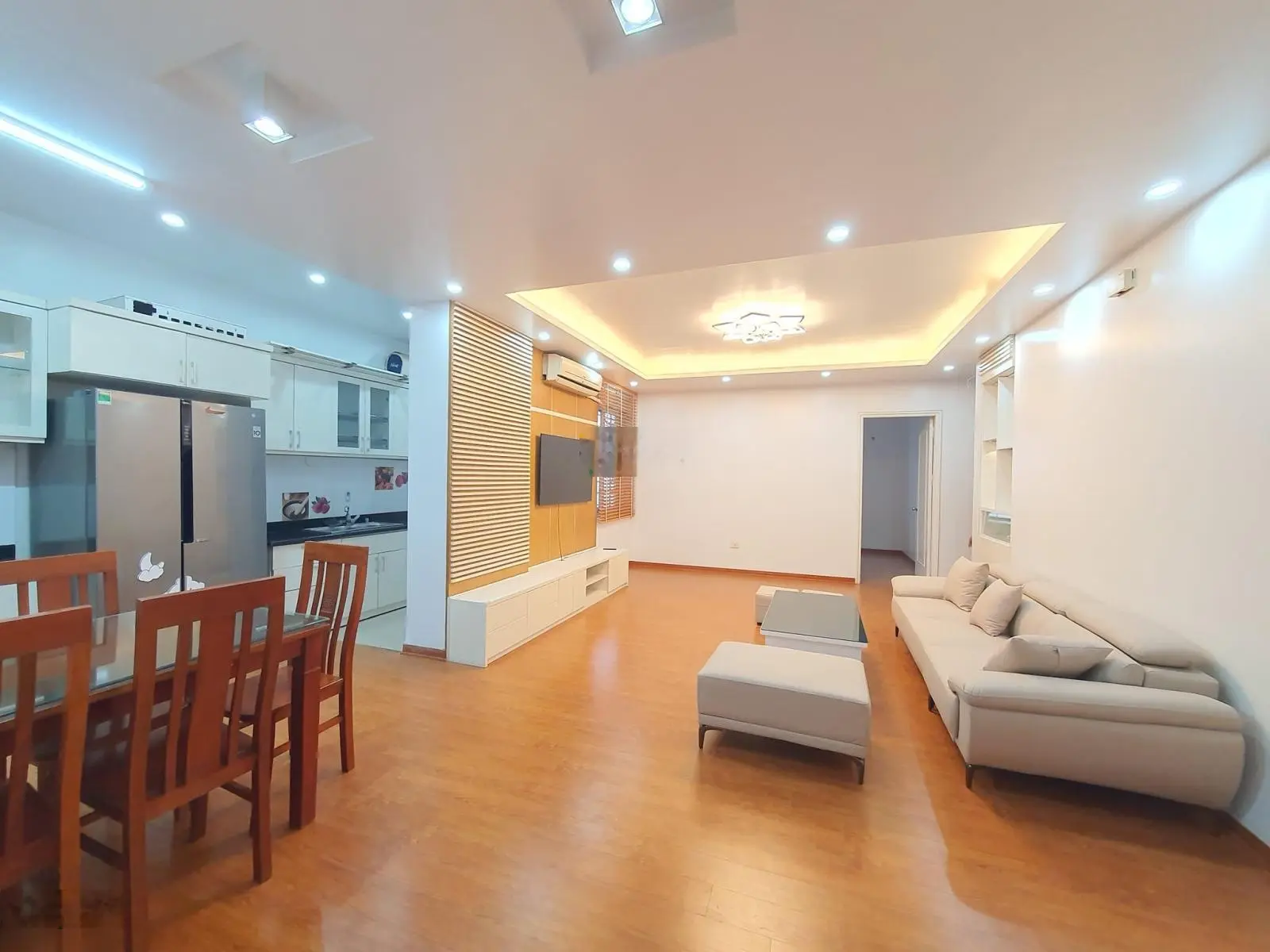 Cần bán căn hộ phố Đỗ Nhuận cạnh công viên Hòa Bình