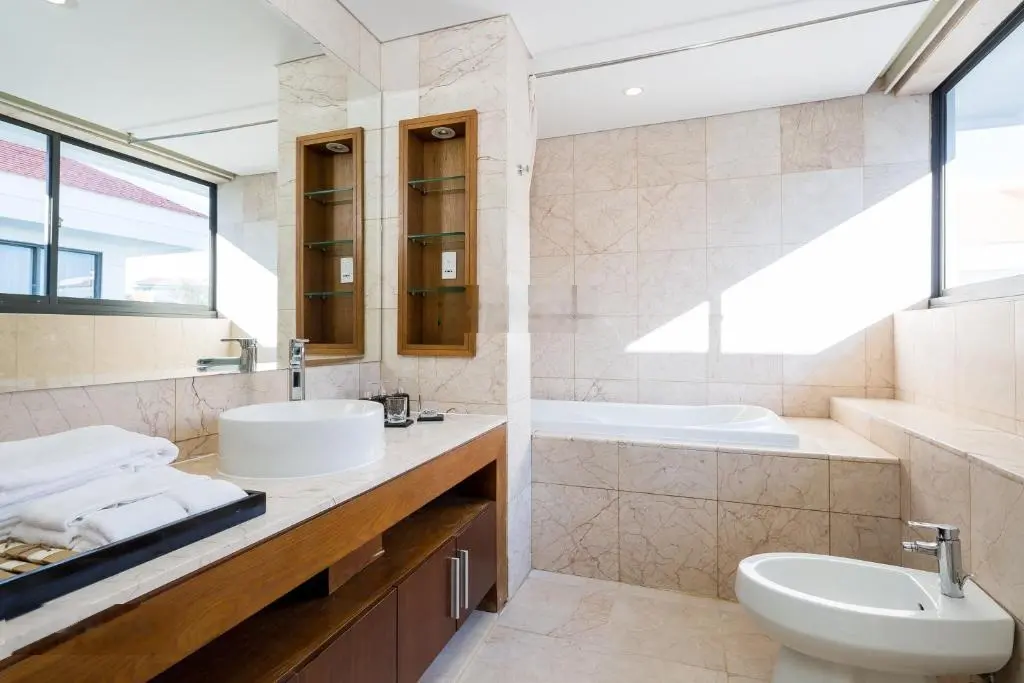 Bán gấp căn biệt thự Ocean Villas 5sao ven biển Đà Nẵng, 600m hồ bơi sân vườn ĐÃ CÓ SỔ giá chỉ 2xtỷ