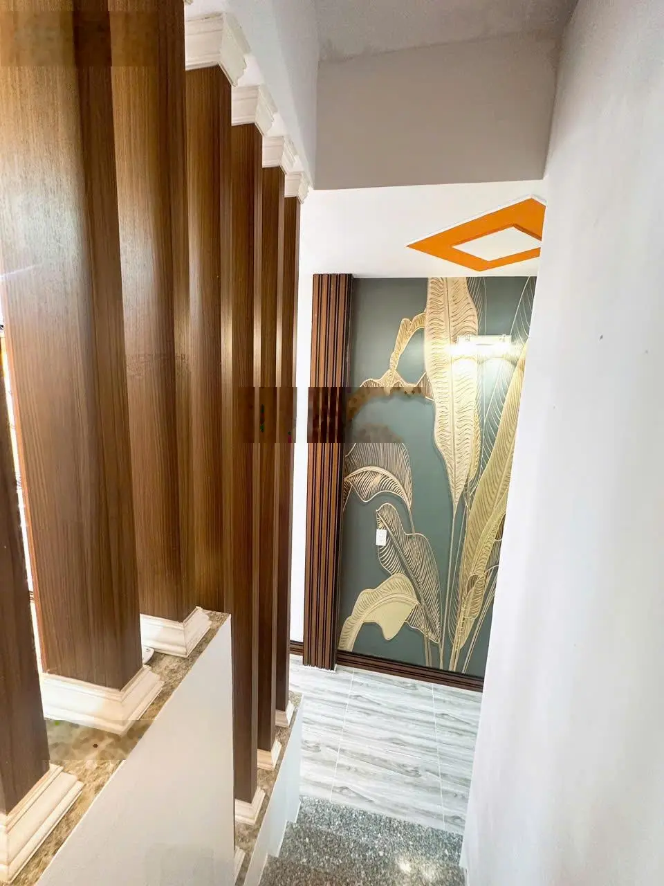 Nhà 1 trệt 2 lầu TT. Cần Giuộc cách QL50 chỉ 50m giá rẻ. Dt 4x14 SHR ODT tặng nội thất giá 1 tỷ 850