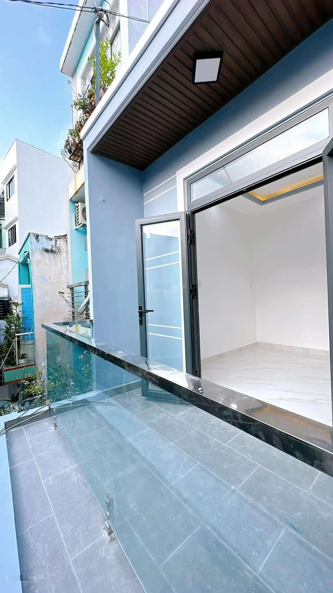 Nhà đẹp Q4 - 2 lầu đúc - 38.1m2 - 3PN - sát HXH - ko QH - chỉ 4 tỷ nhỉnh