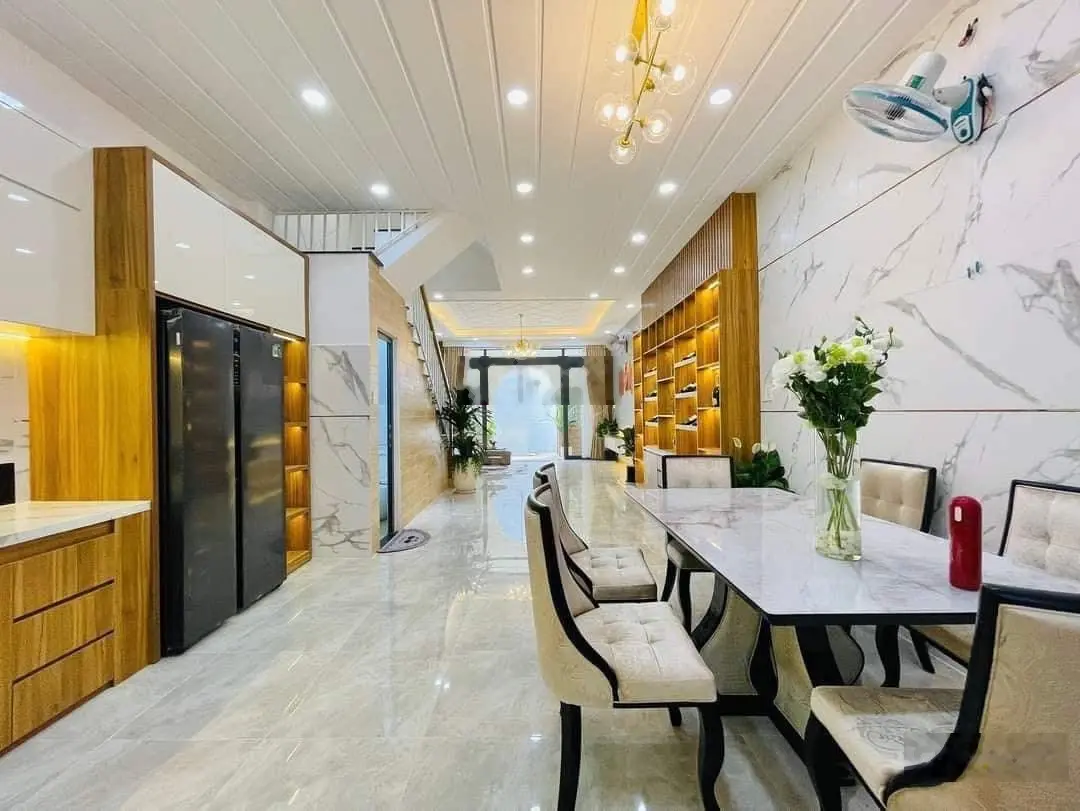 Bán gấp nhà HXH Đ. Lãnh Binh Thăng, P. 13, Quận 11, 75m2, sổ riêng, đang cho thuê 18tr/th