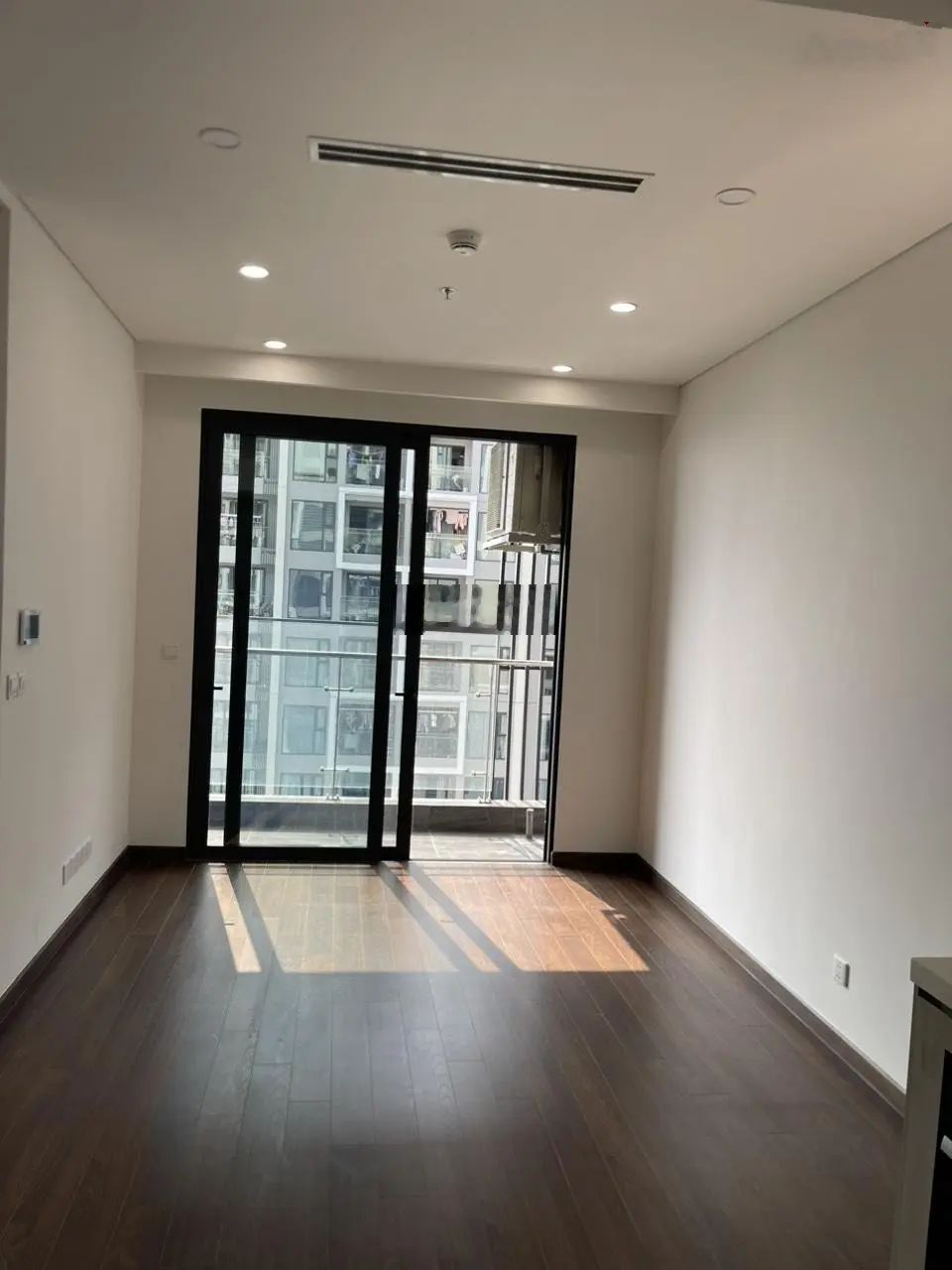 Chính chủ bán chuyển nhượng căn 1N cộng 43m2 tại toà A Masteri gía: 2,8 tỷ lh: 0963 882 ***