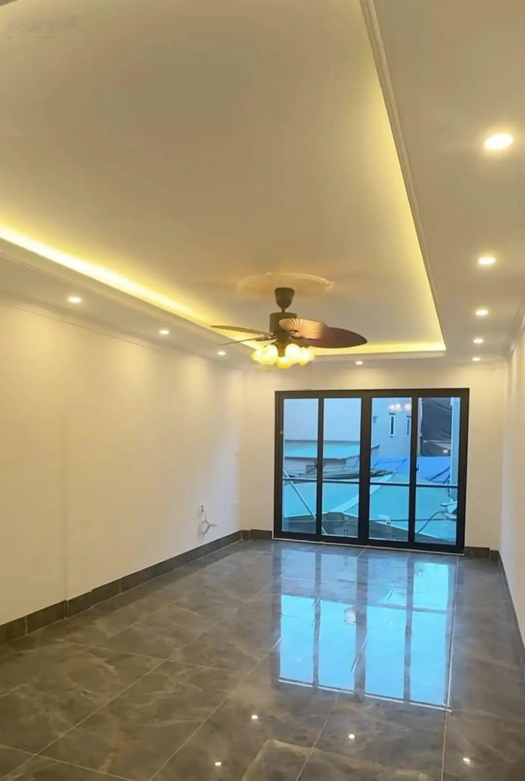 Bán nhà riêng Thạch Bàn 40m2 x 6 tầng thang máy gara ô tô cách 10m ra ô tô tránh TT Đăng Kiểm
